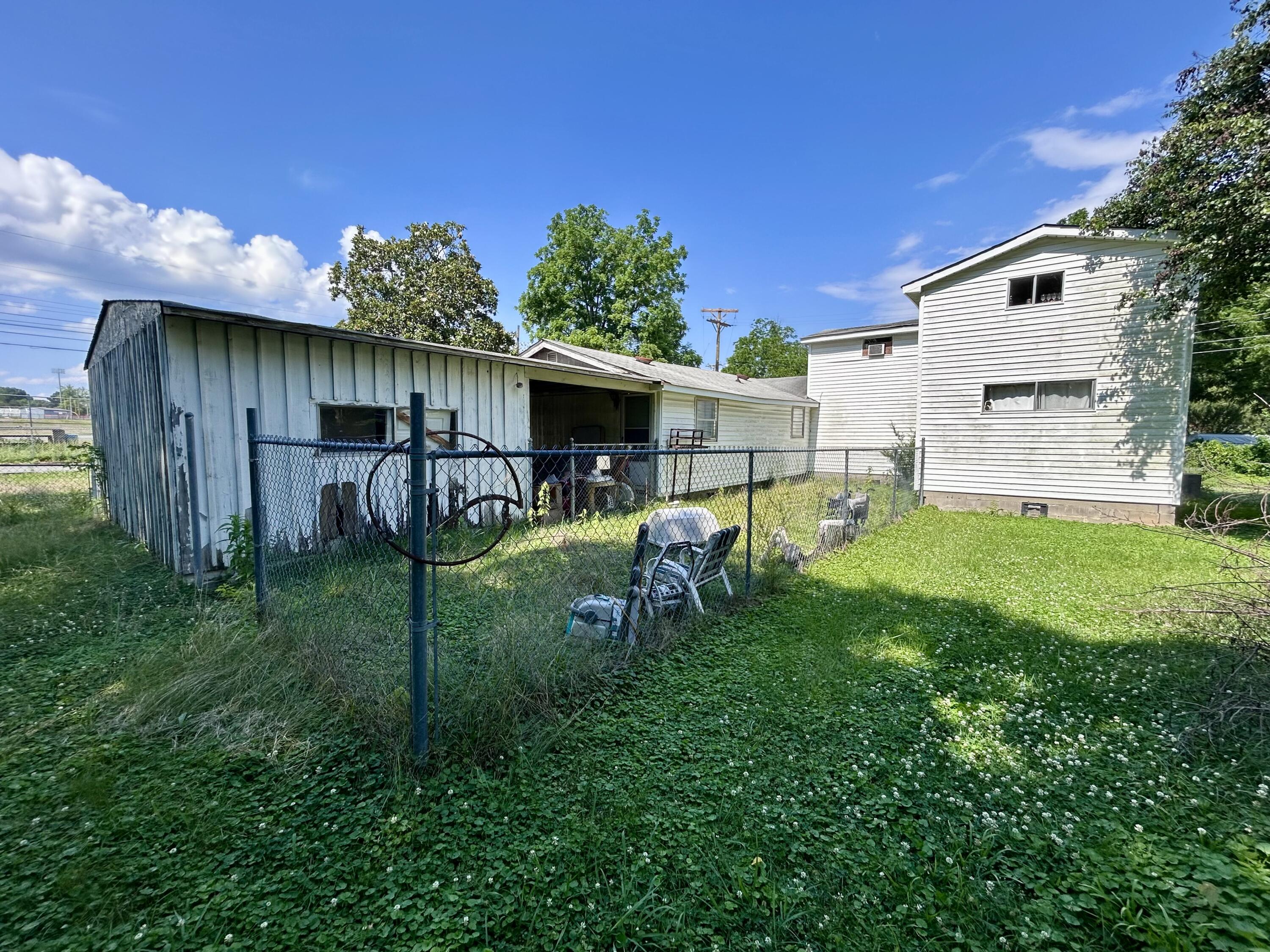 584 W State Line Road