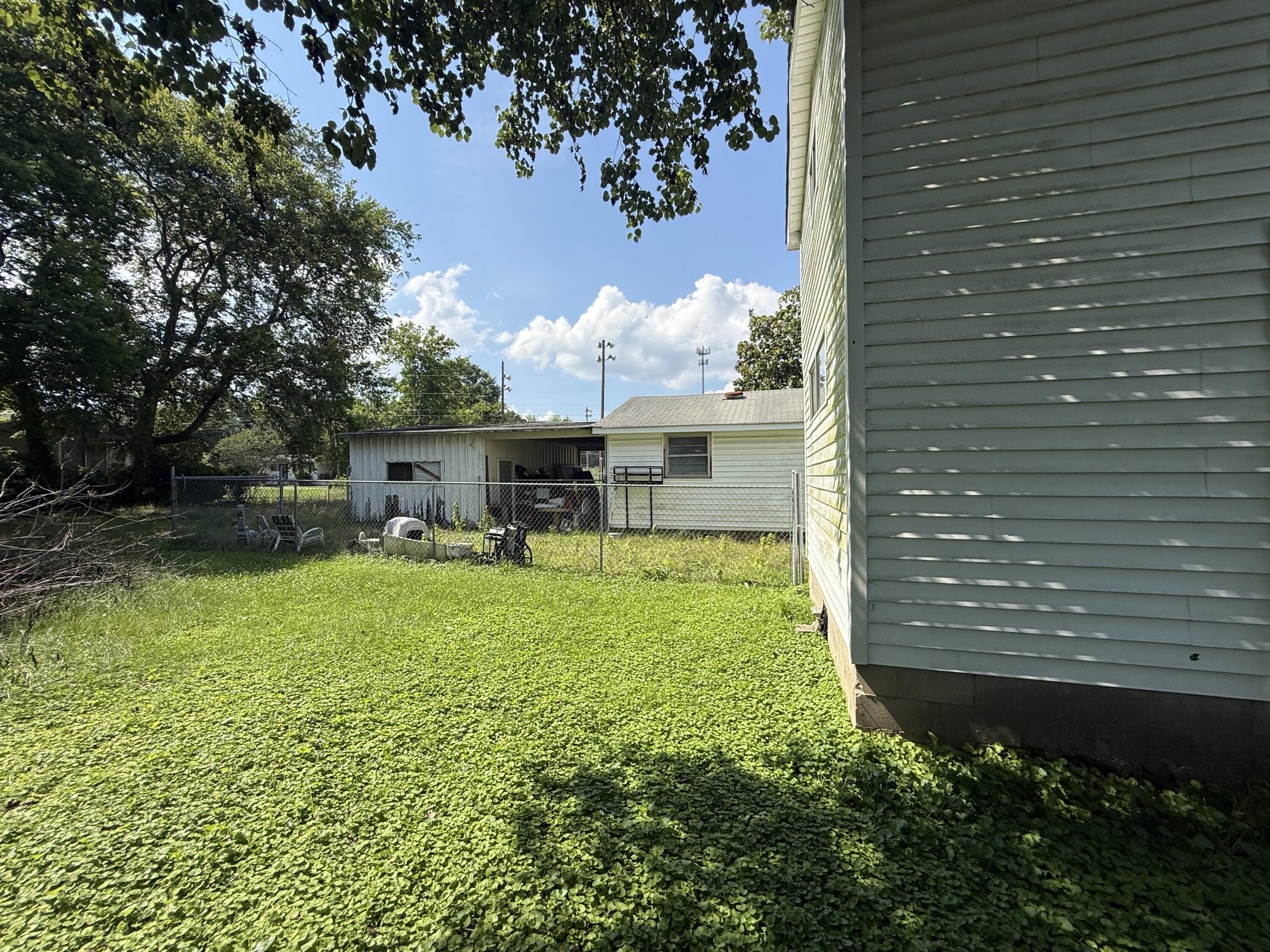 584 W State Line Road