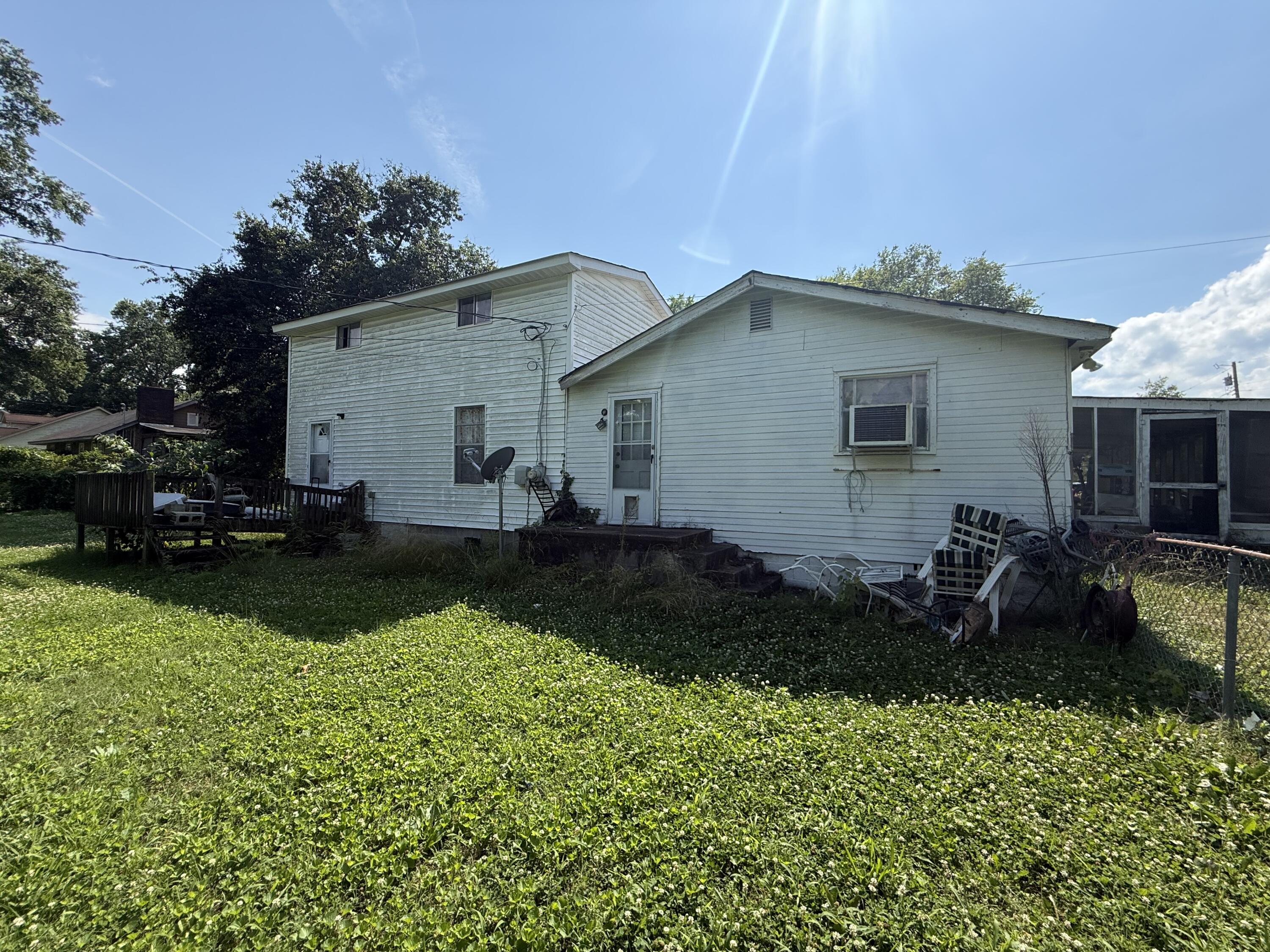 584 W State Line Road