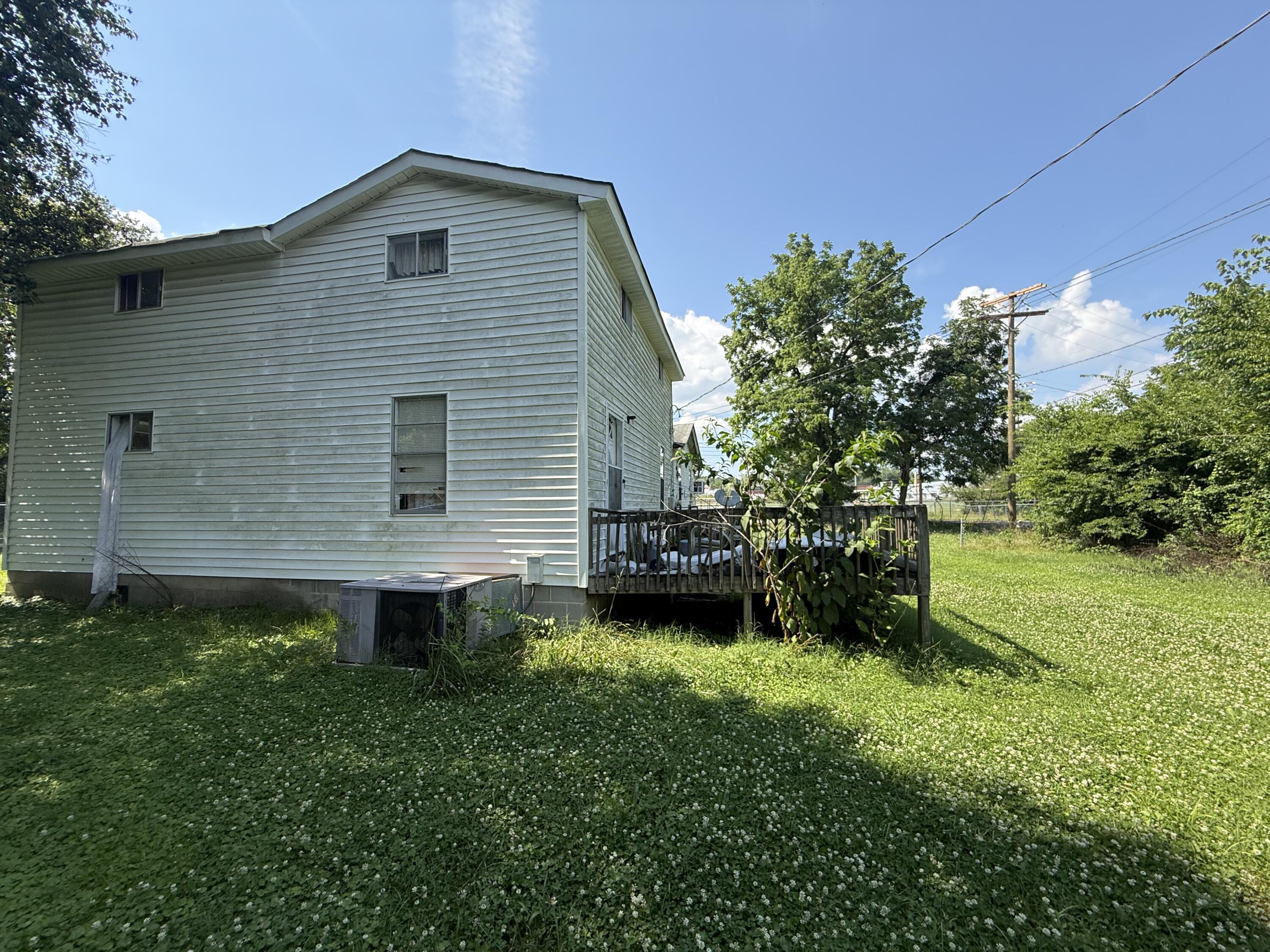 584 W State Line Road