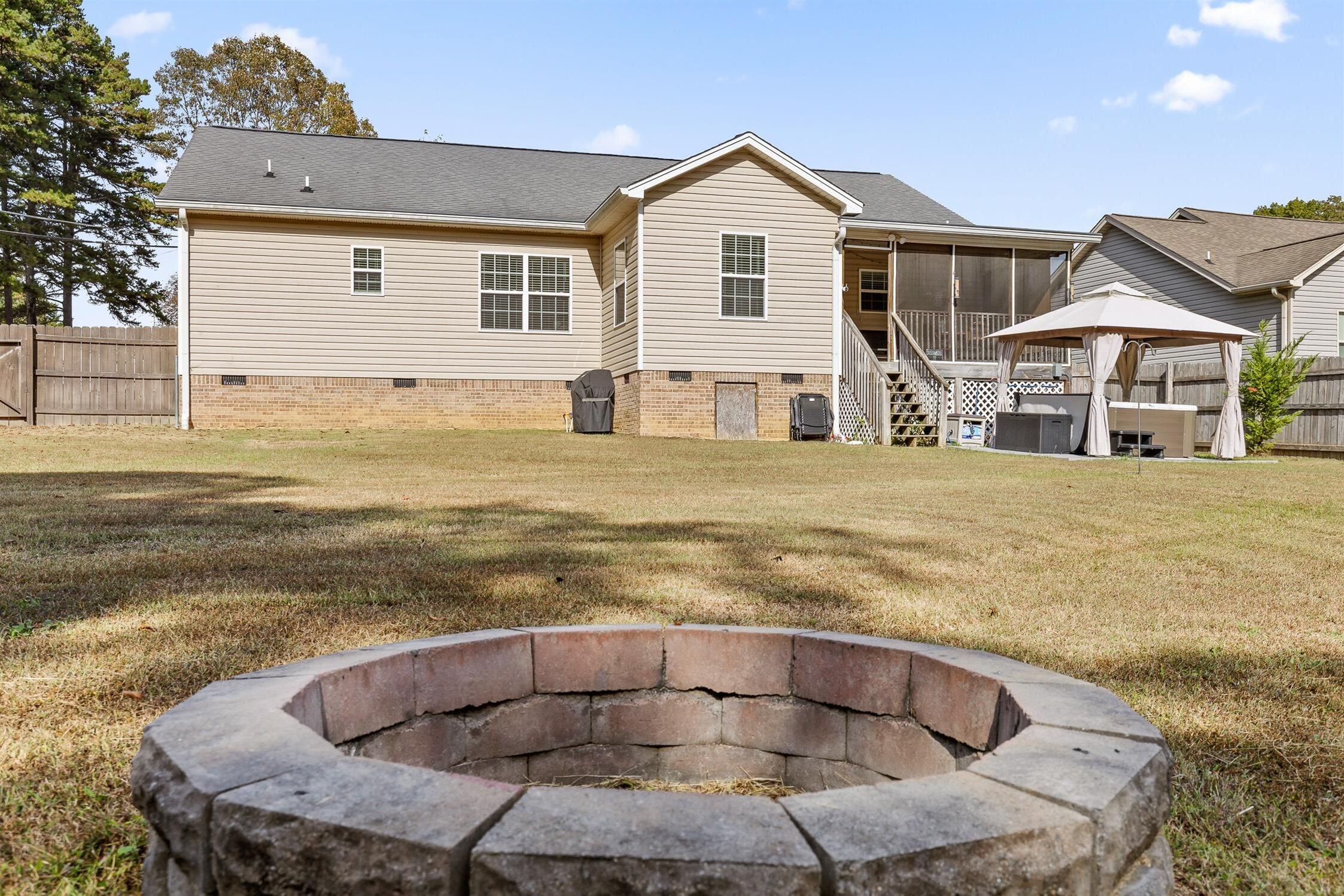 7006 Maple Leaf Lane