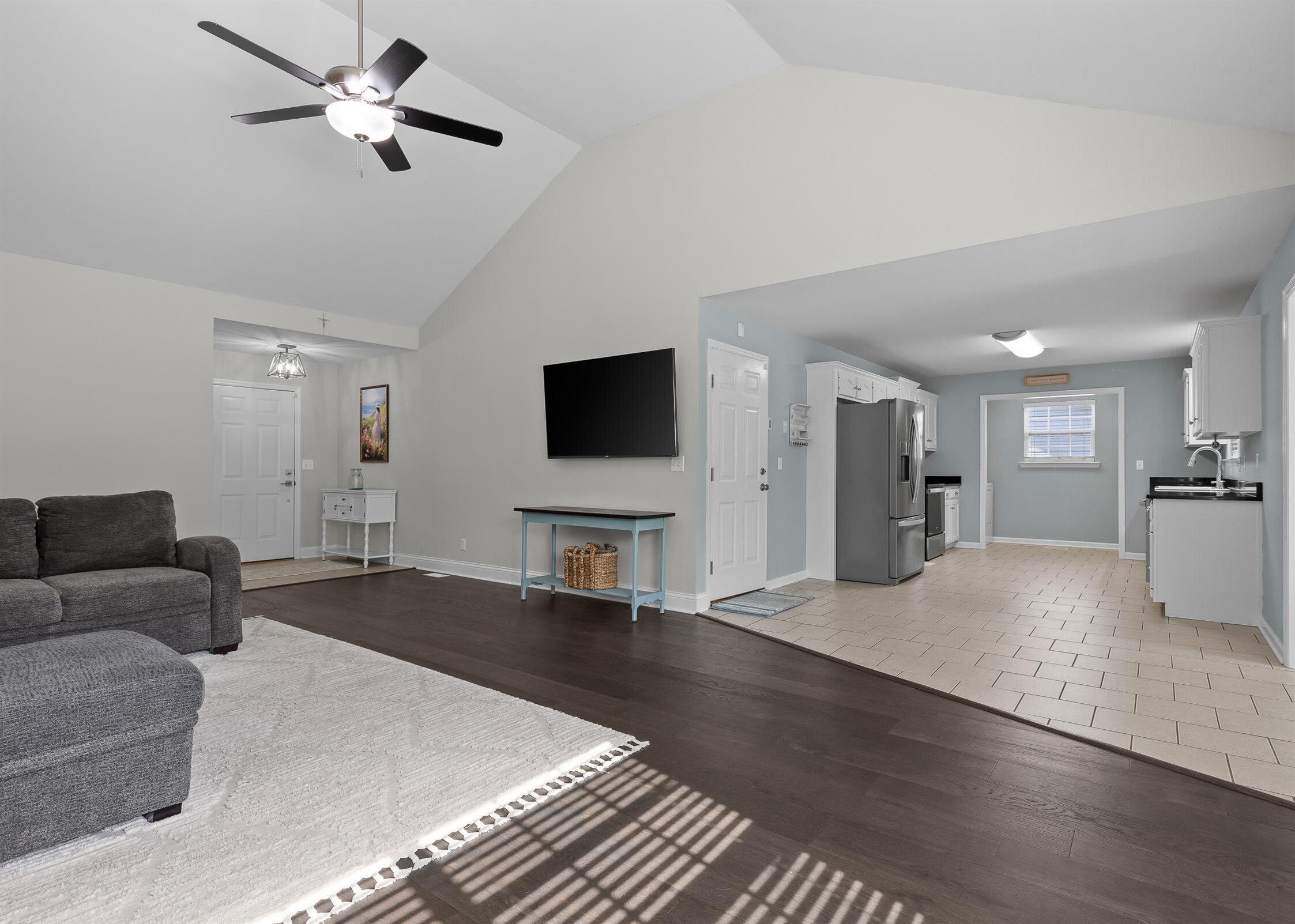 7006 Maple Leaf Lane