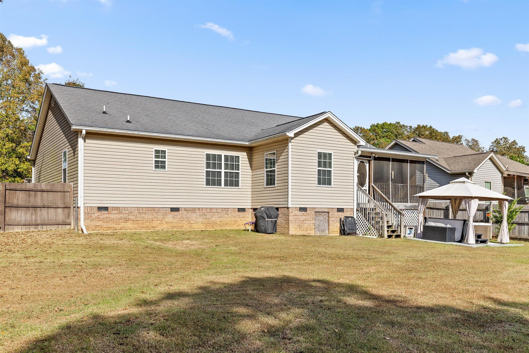 7006 Maple Leaf Lane