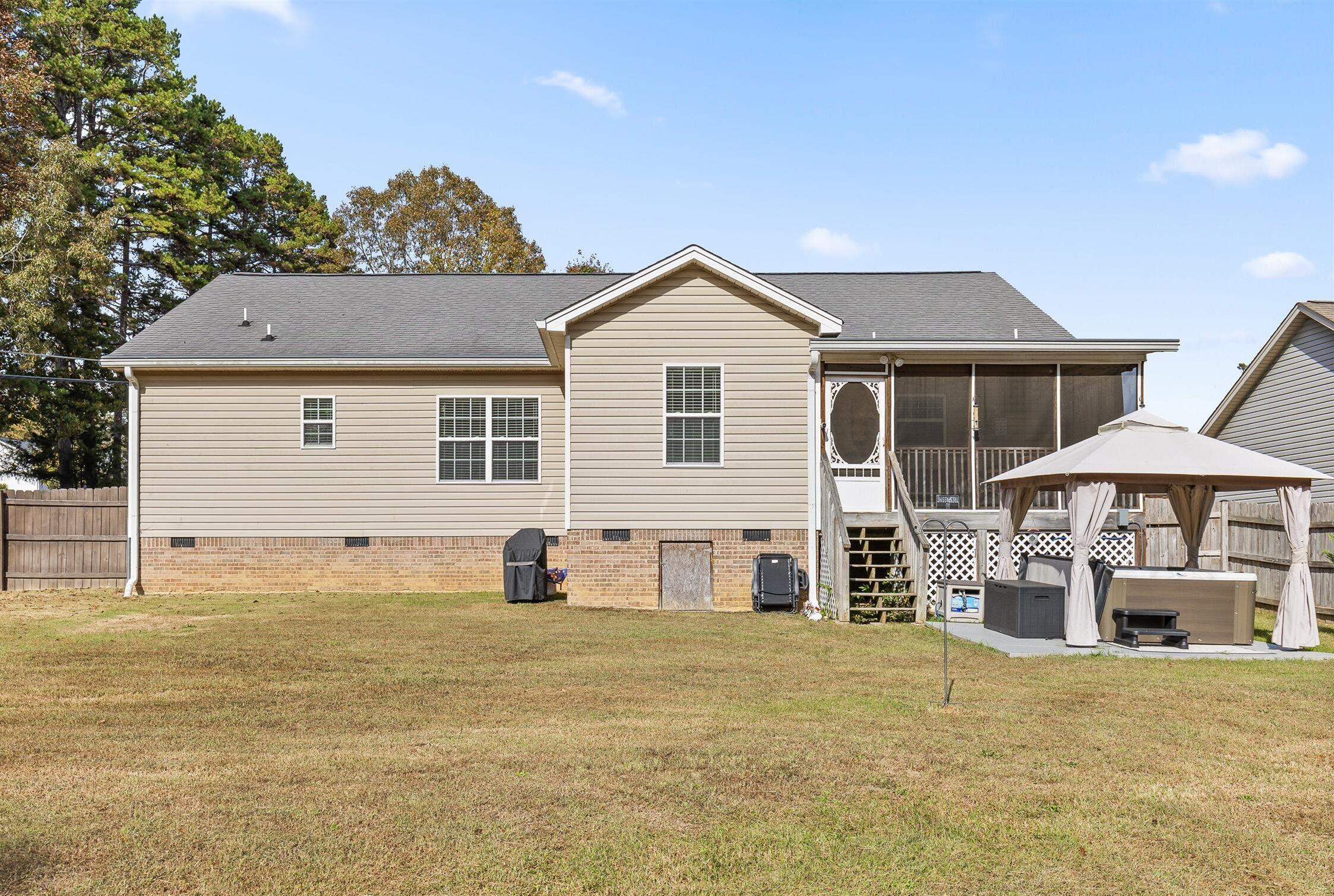 7006 Maple Leaf Lane