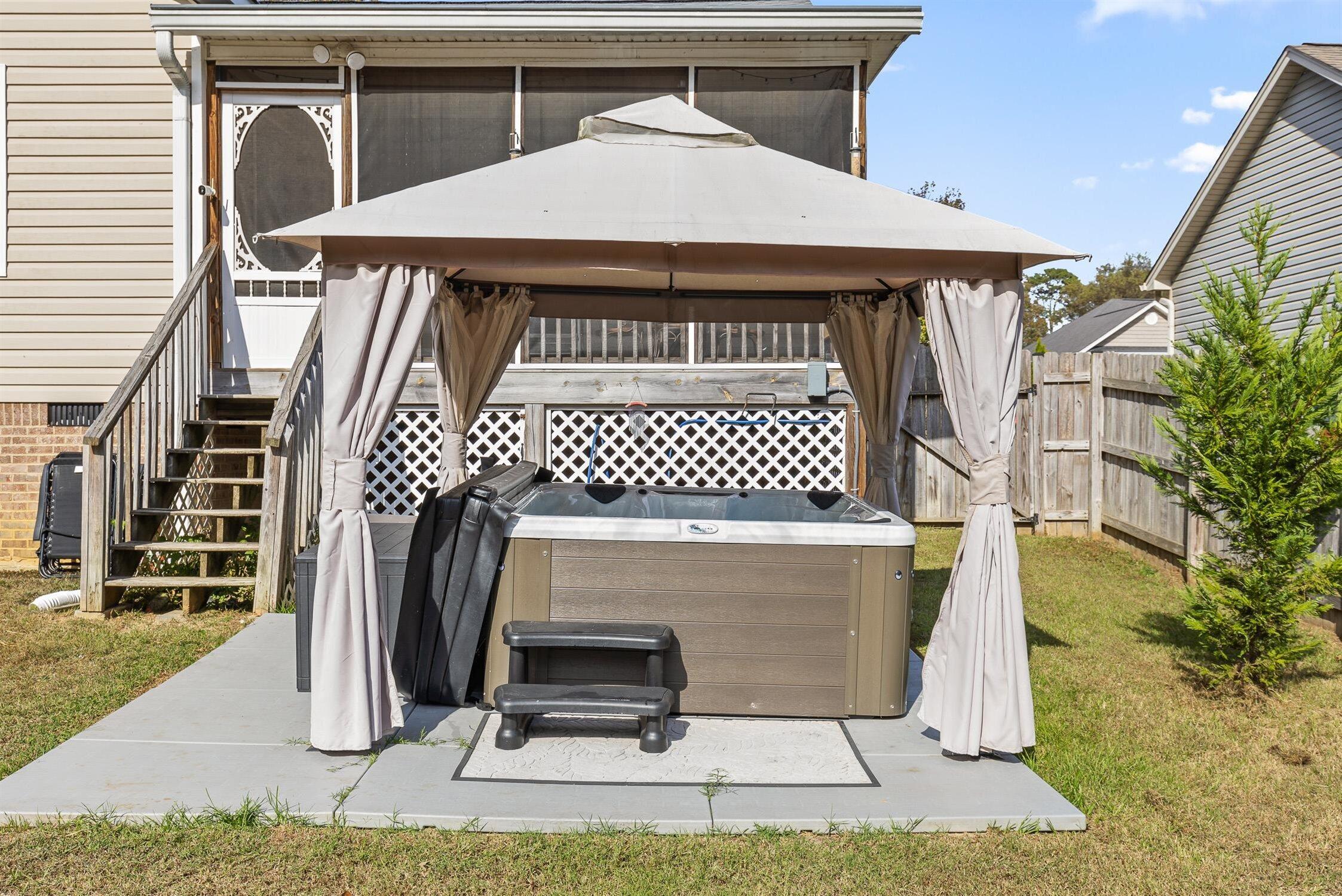 7006 Maple Leaf Lane