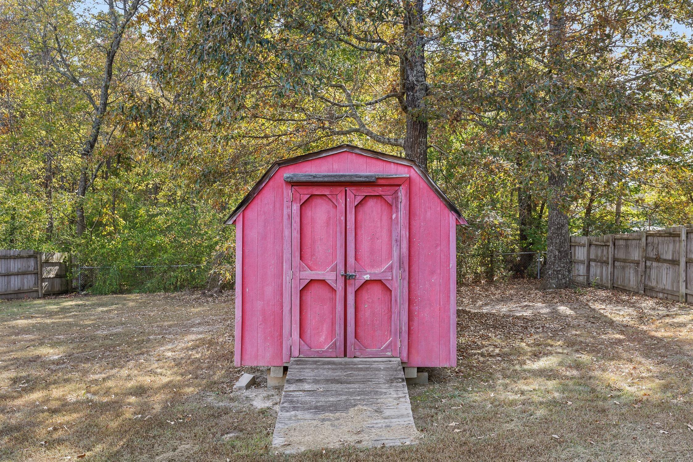 7006 Maple Leaf Lane