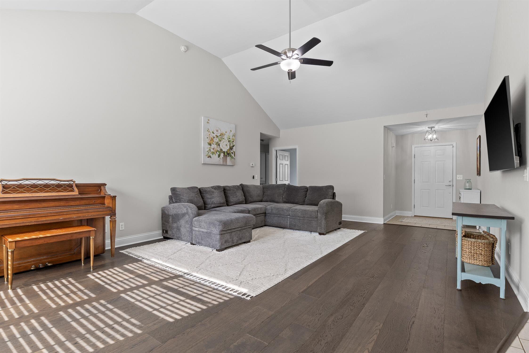 7006 Maple Leaf Lane