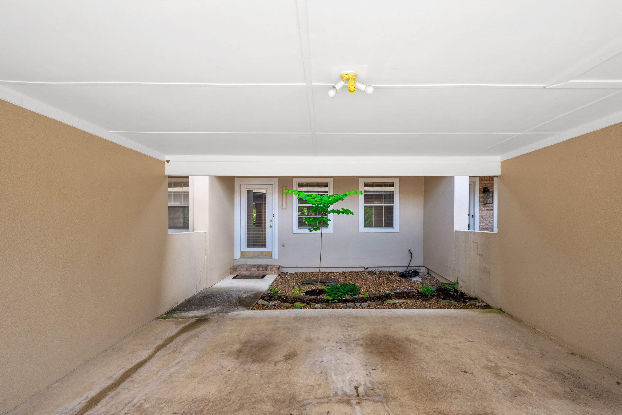 643 W View Road