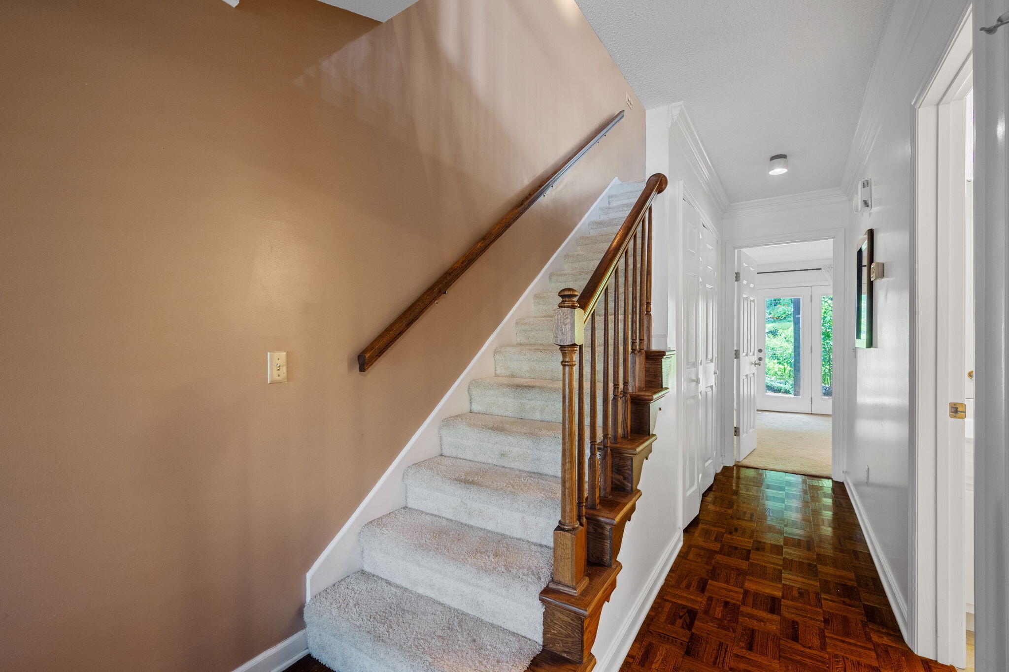 643 W View Road
