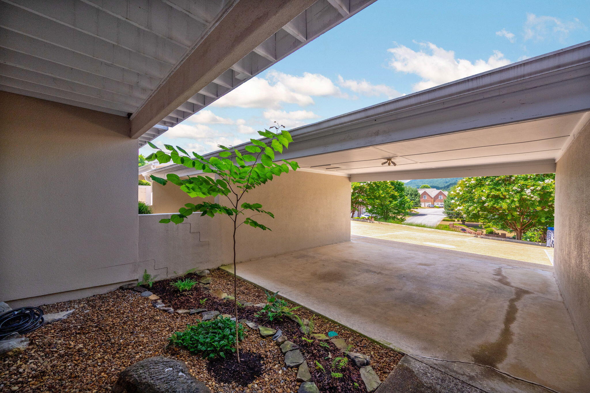 643 W View Road