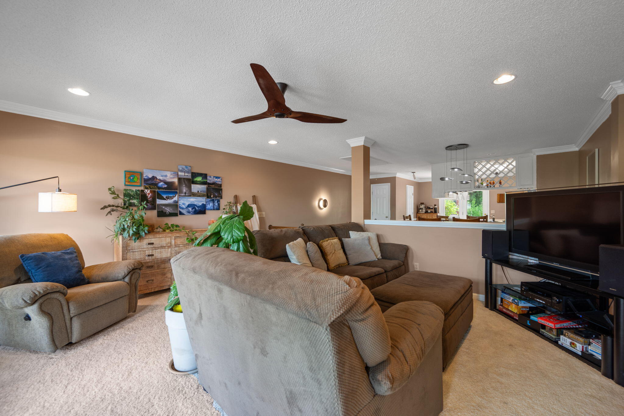 643 W View Road