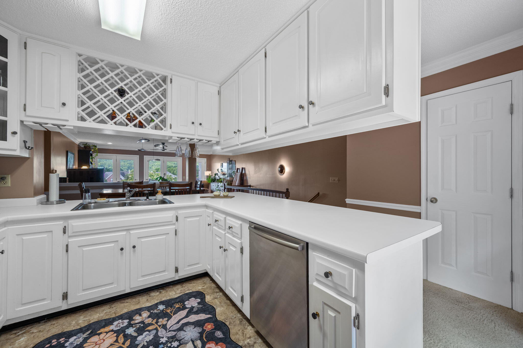 643 W View Road