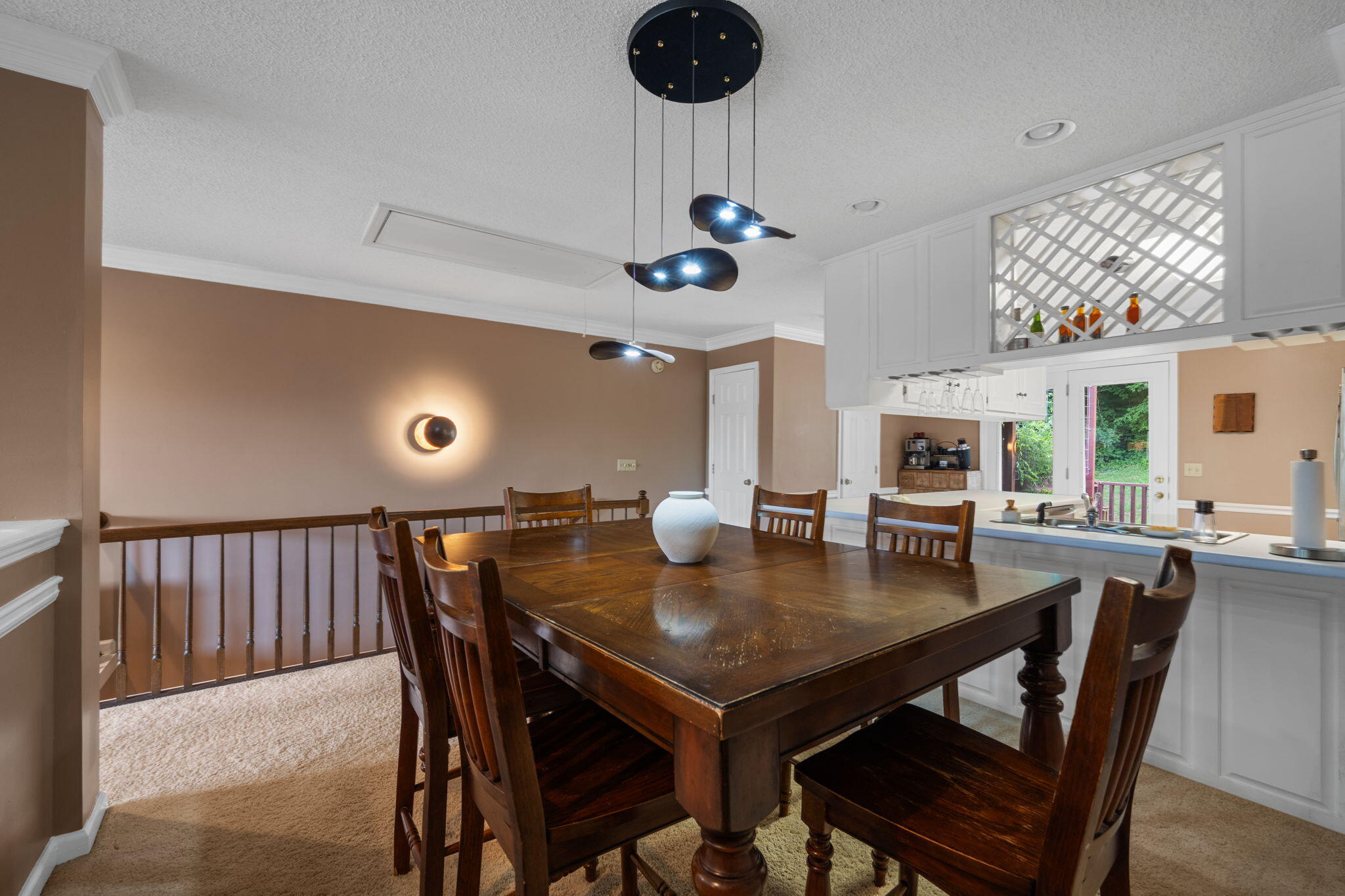 643 W View Road