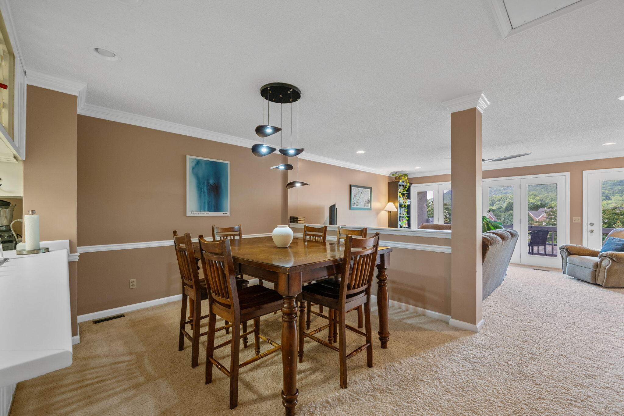 643 W View Road