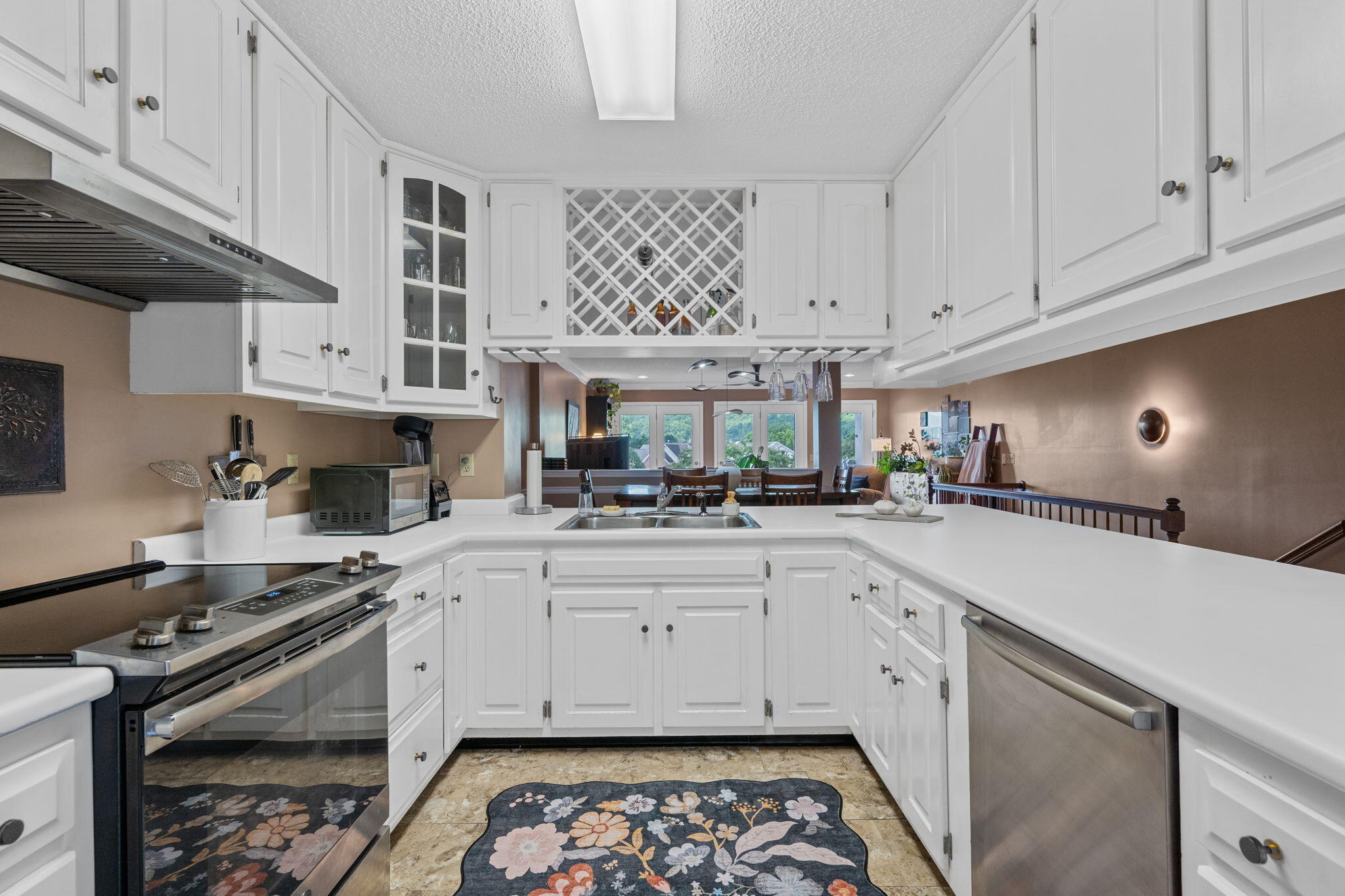643 W View Road