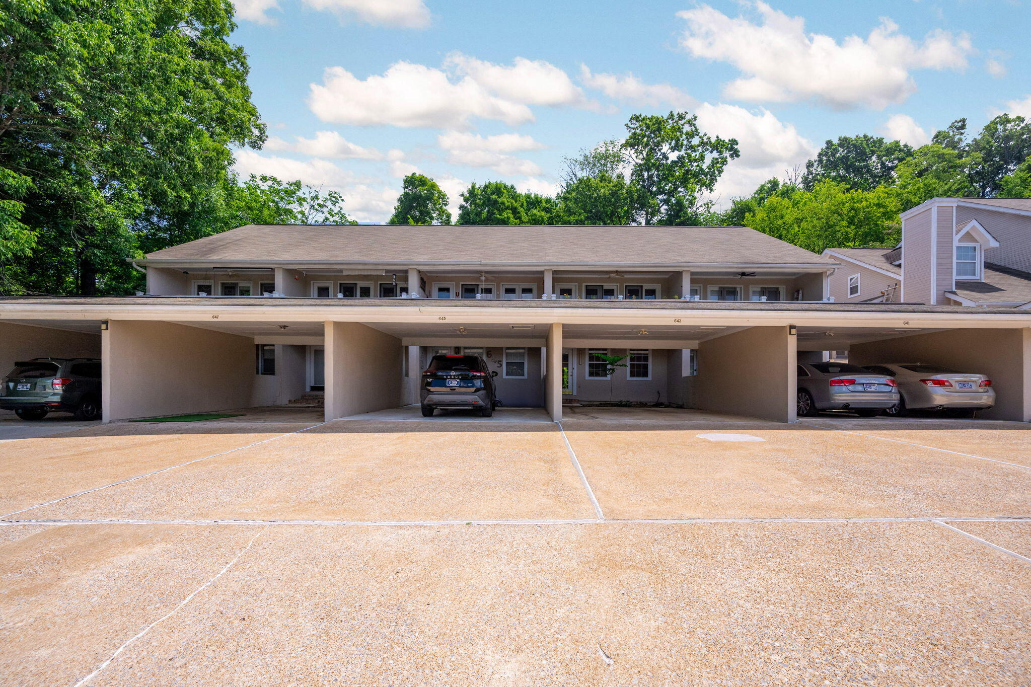 643 W View Road