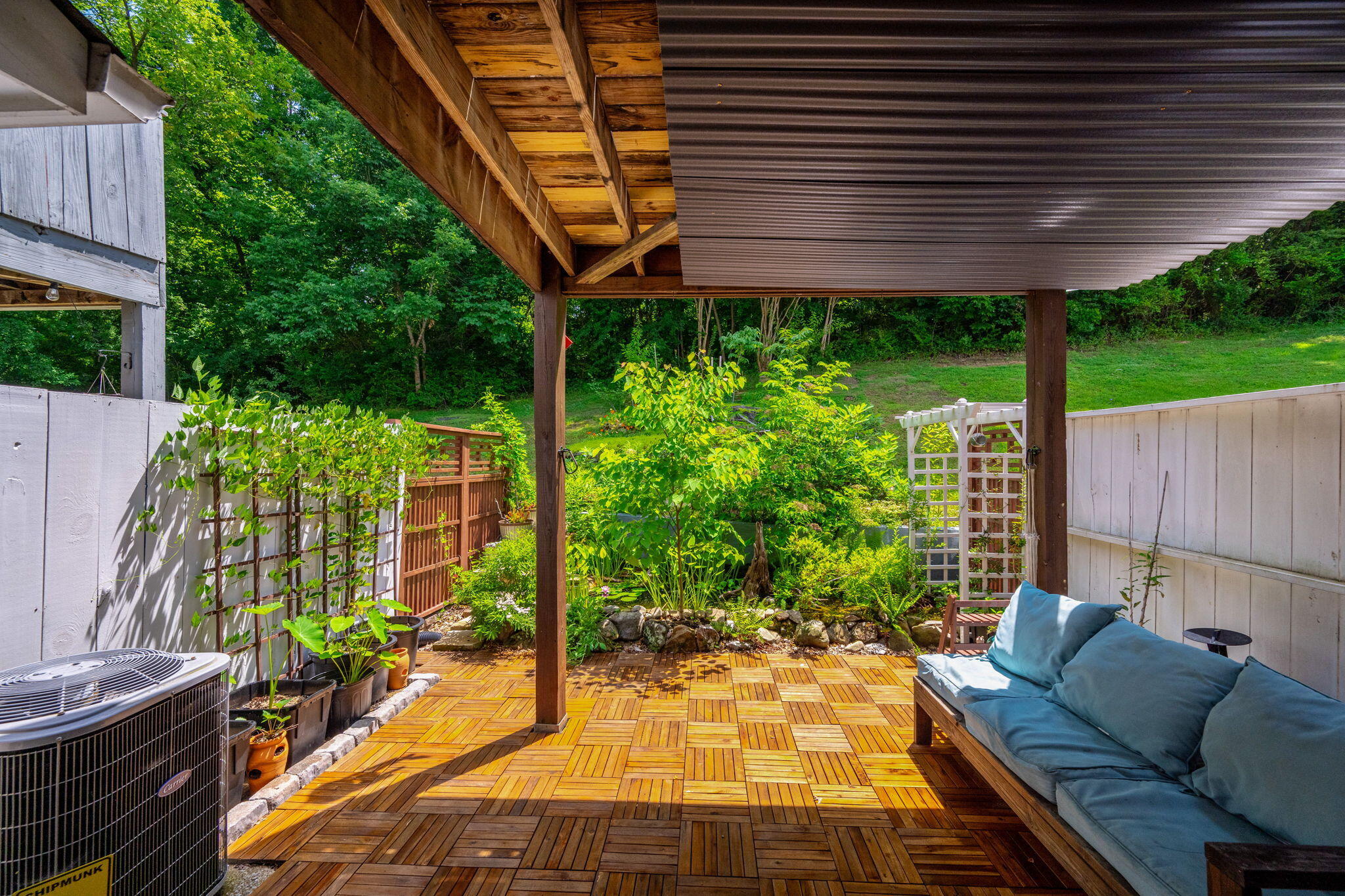 643 W View Road