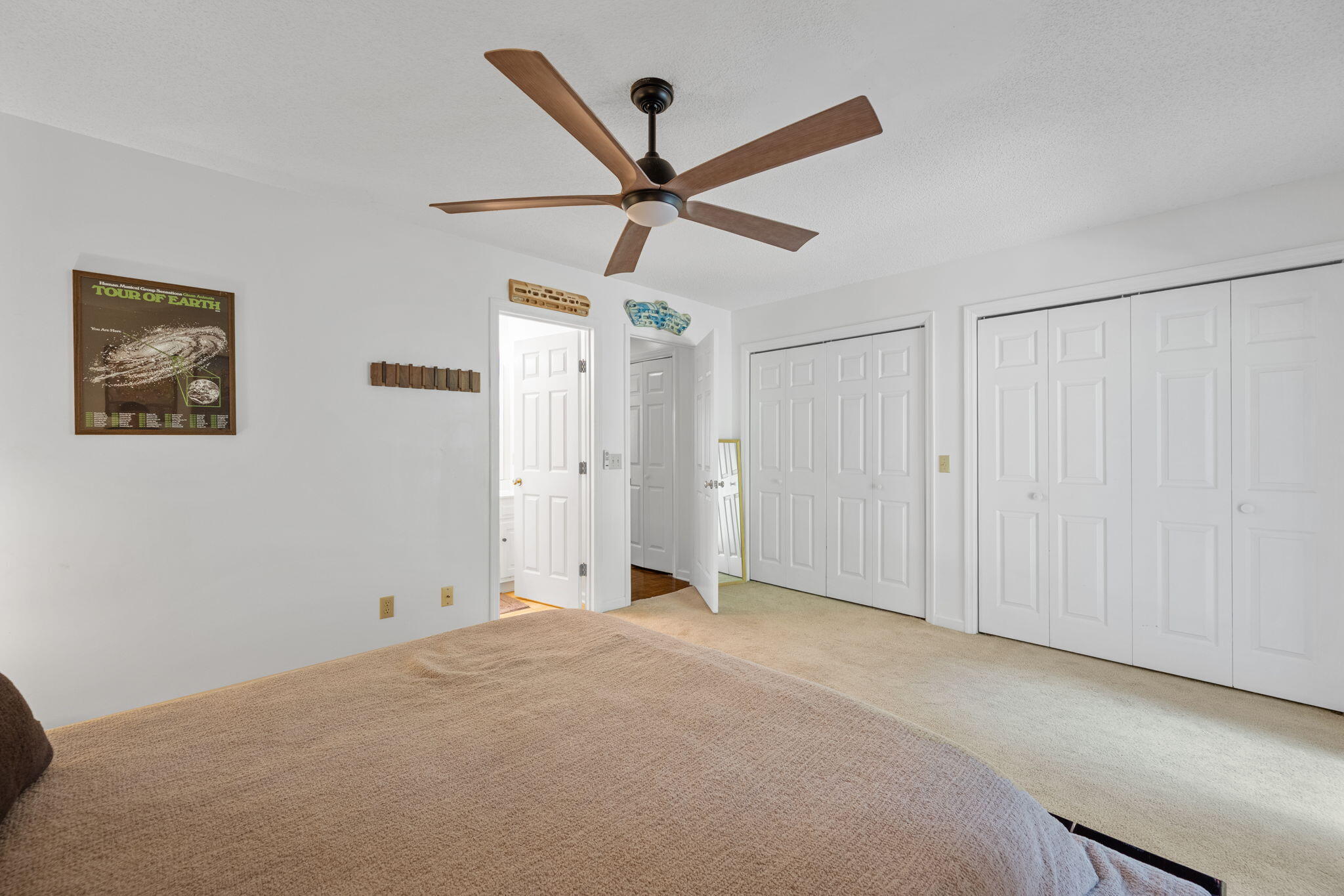 643 W View Road