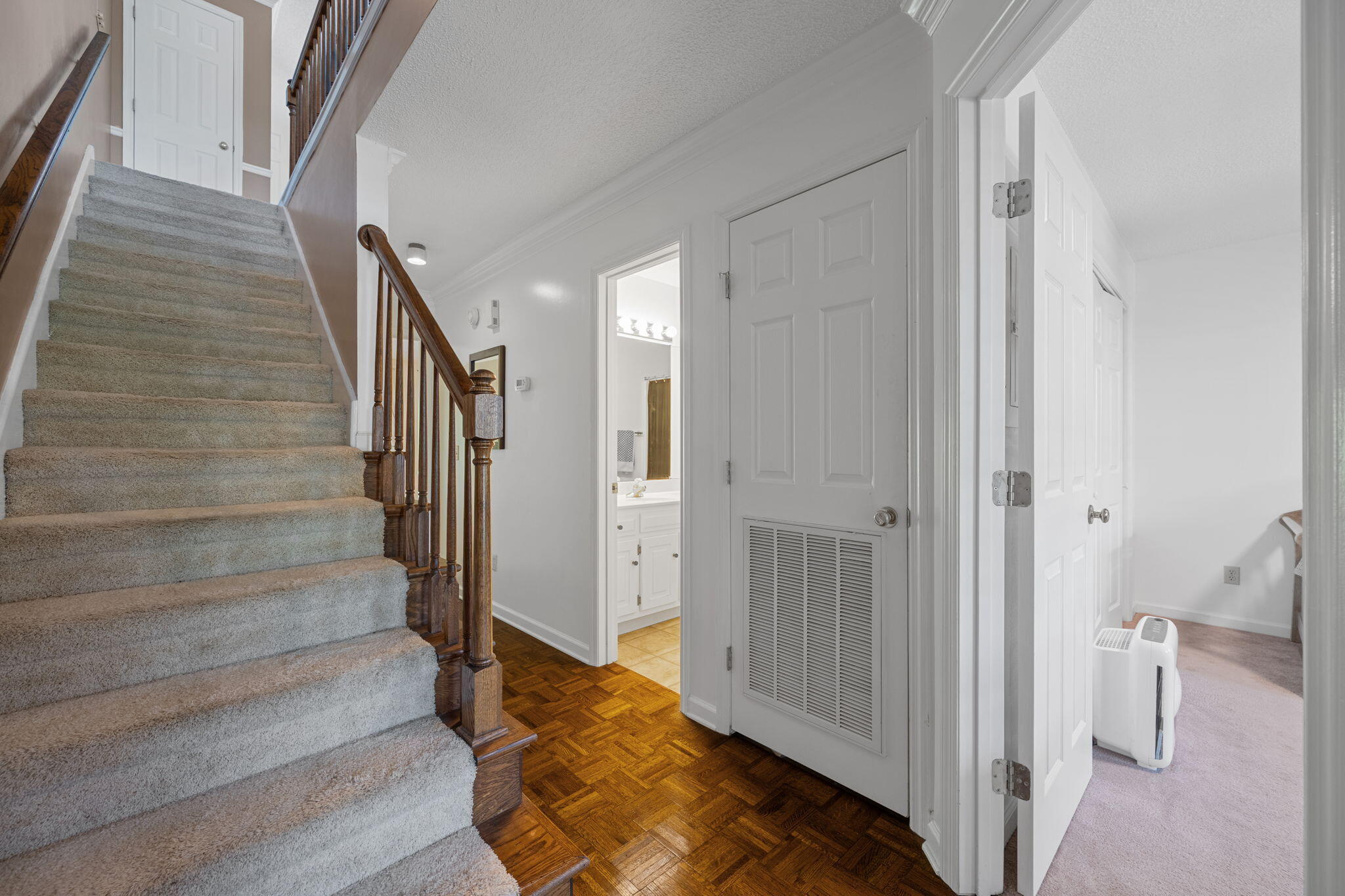 643 W View Road