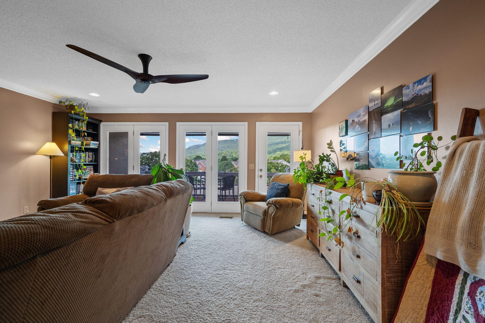 643 W View Road