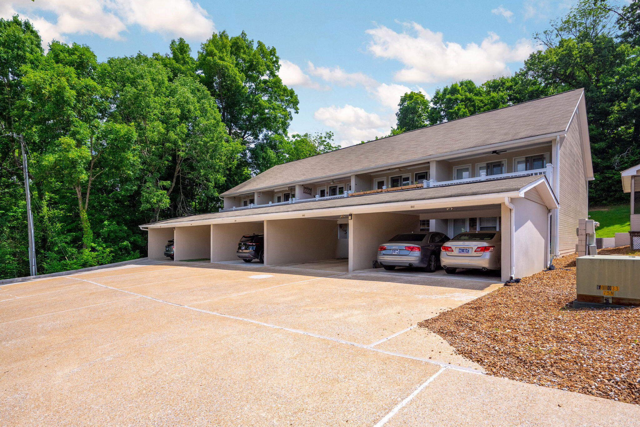 643 W View Road