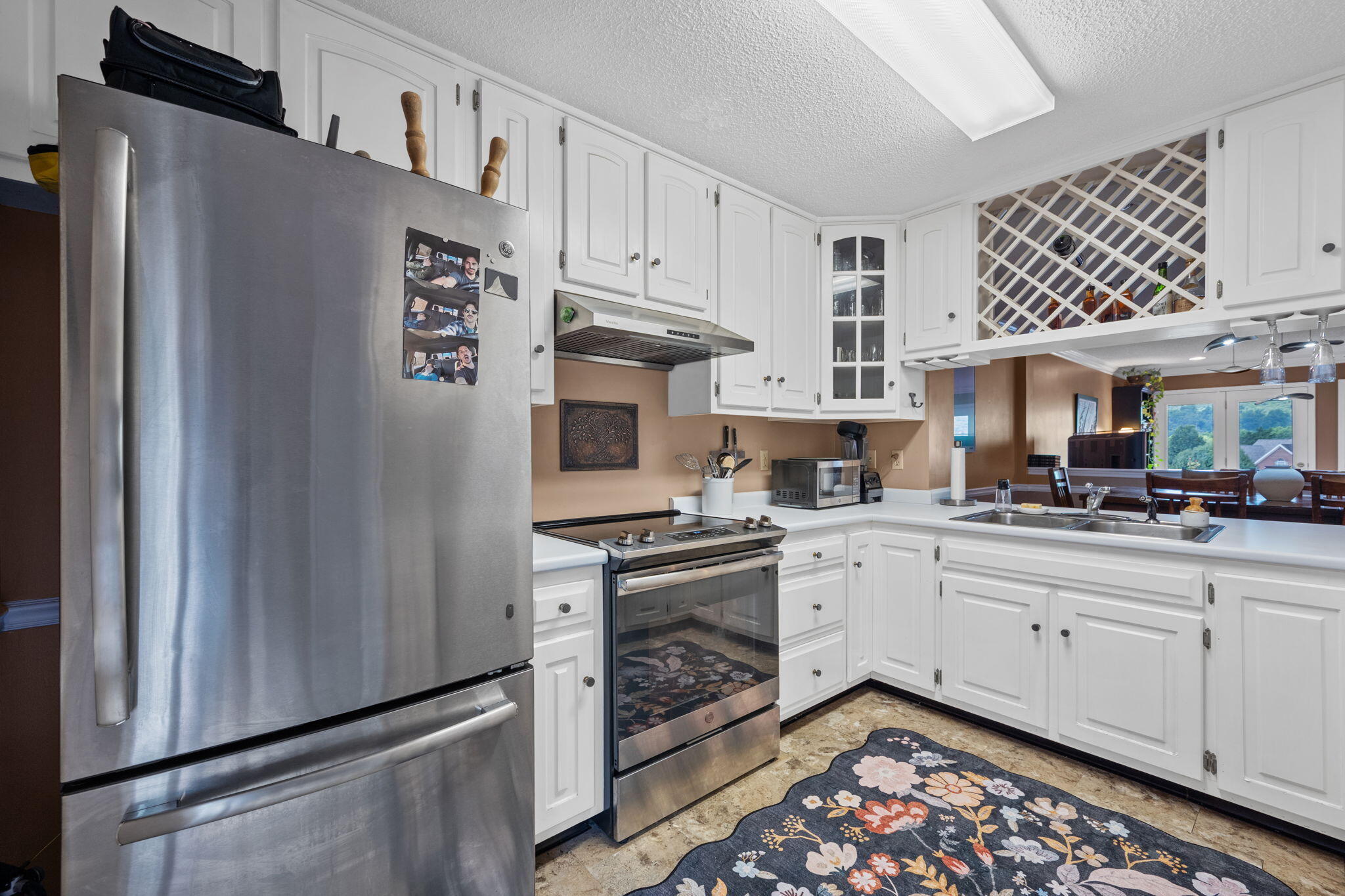 643 W View Road