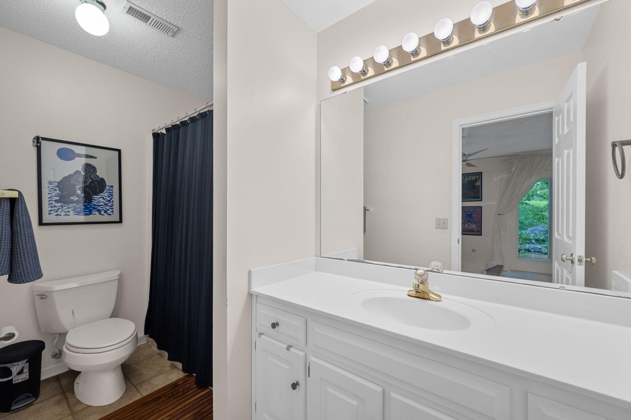 643 W View Road