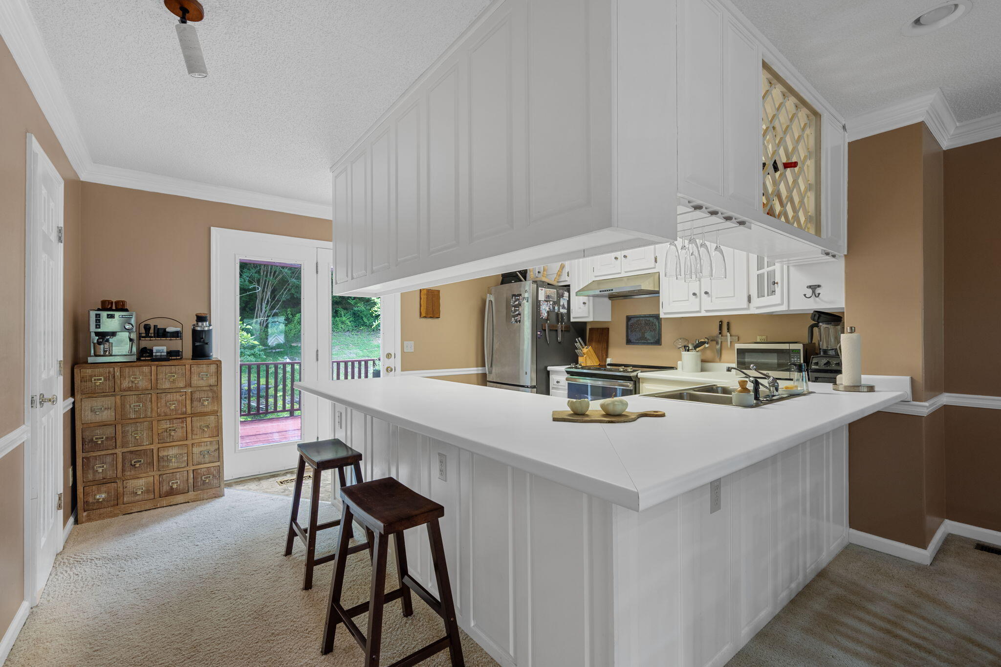 643 W View Road