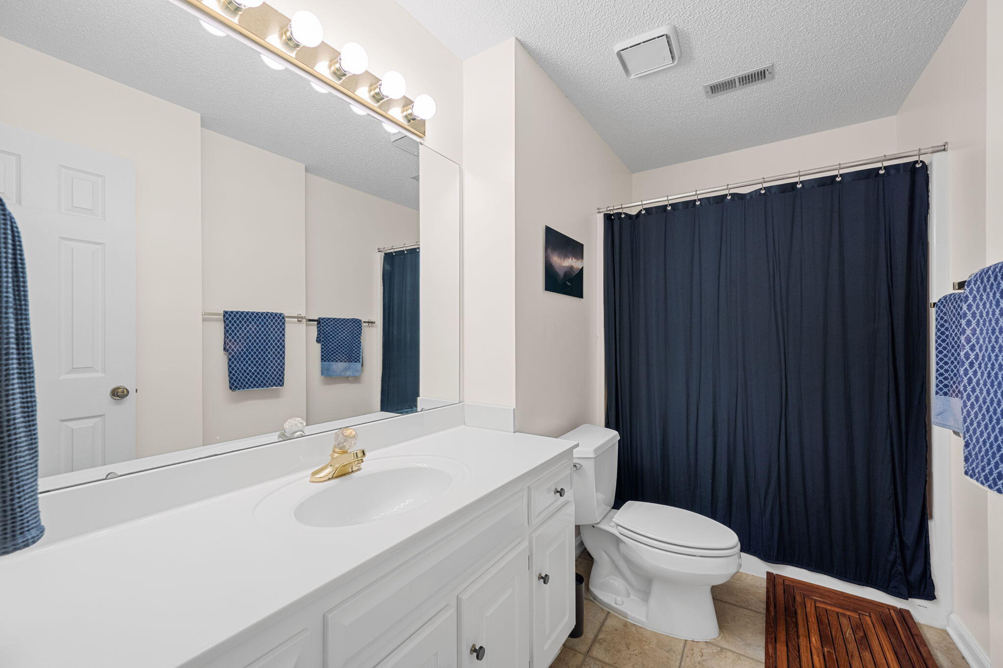 643 W View Road