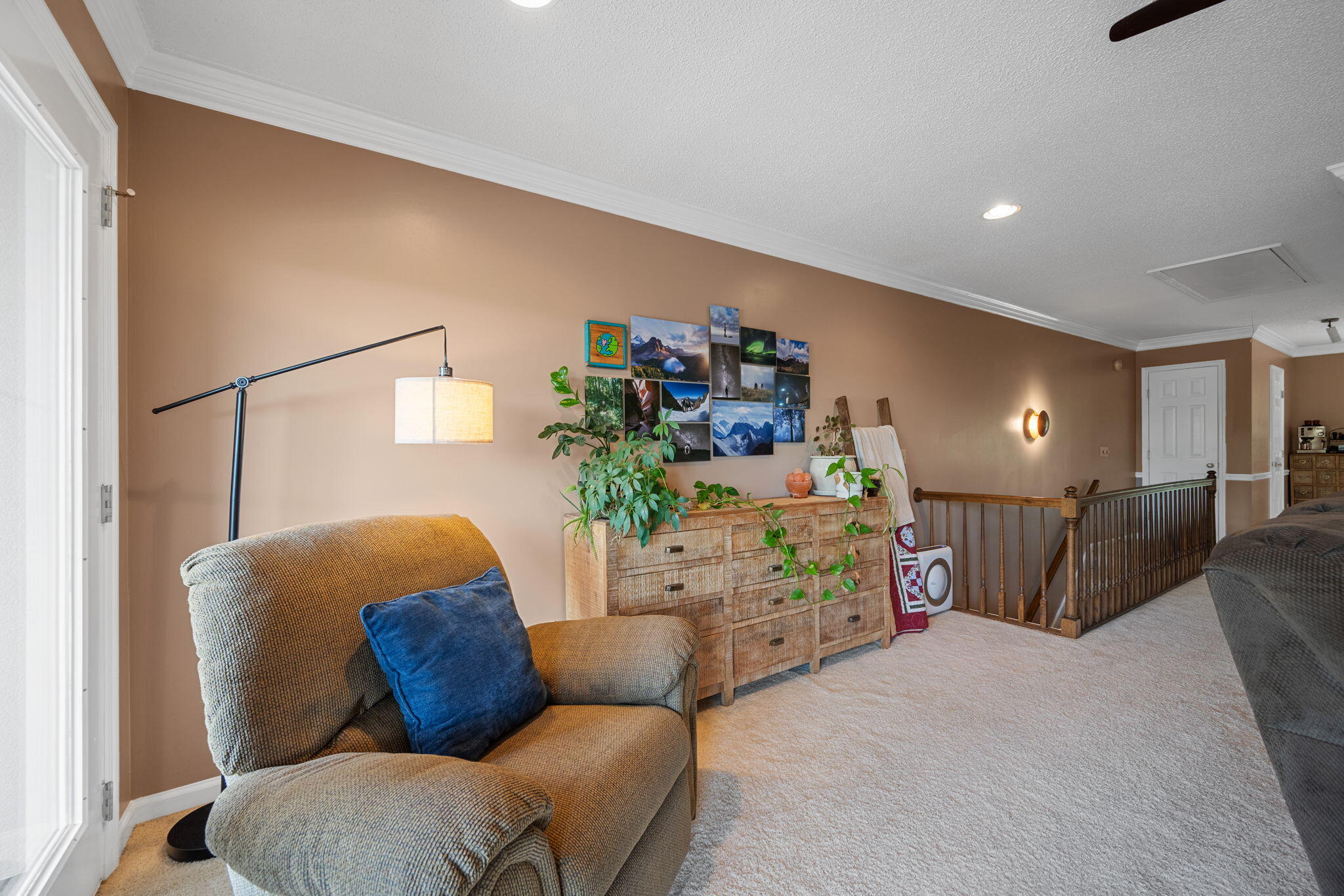 643 W View Road