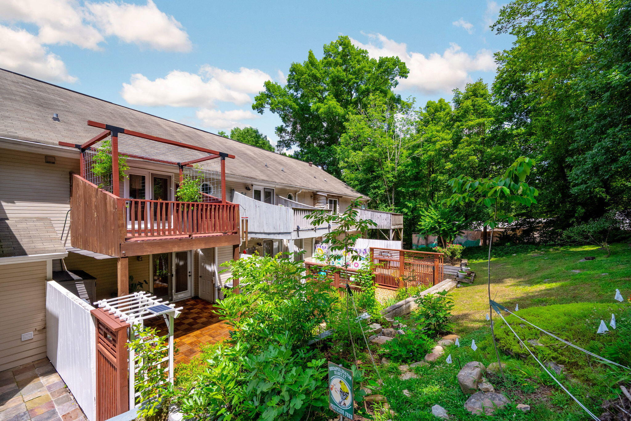 643 W View Road