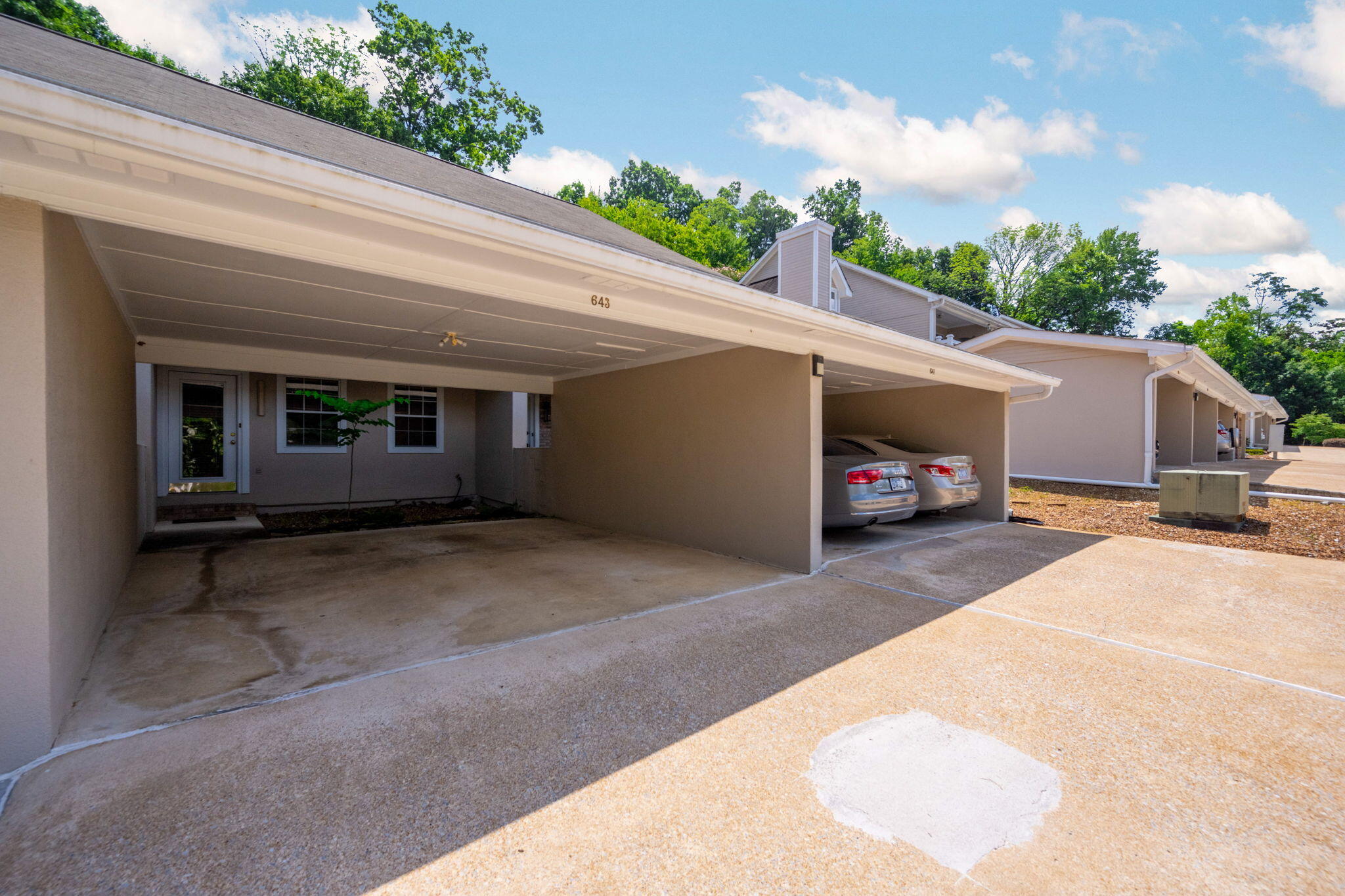643 W View Road