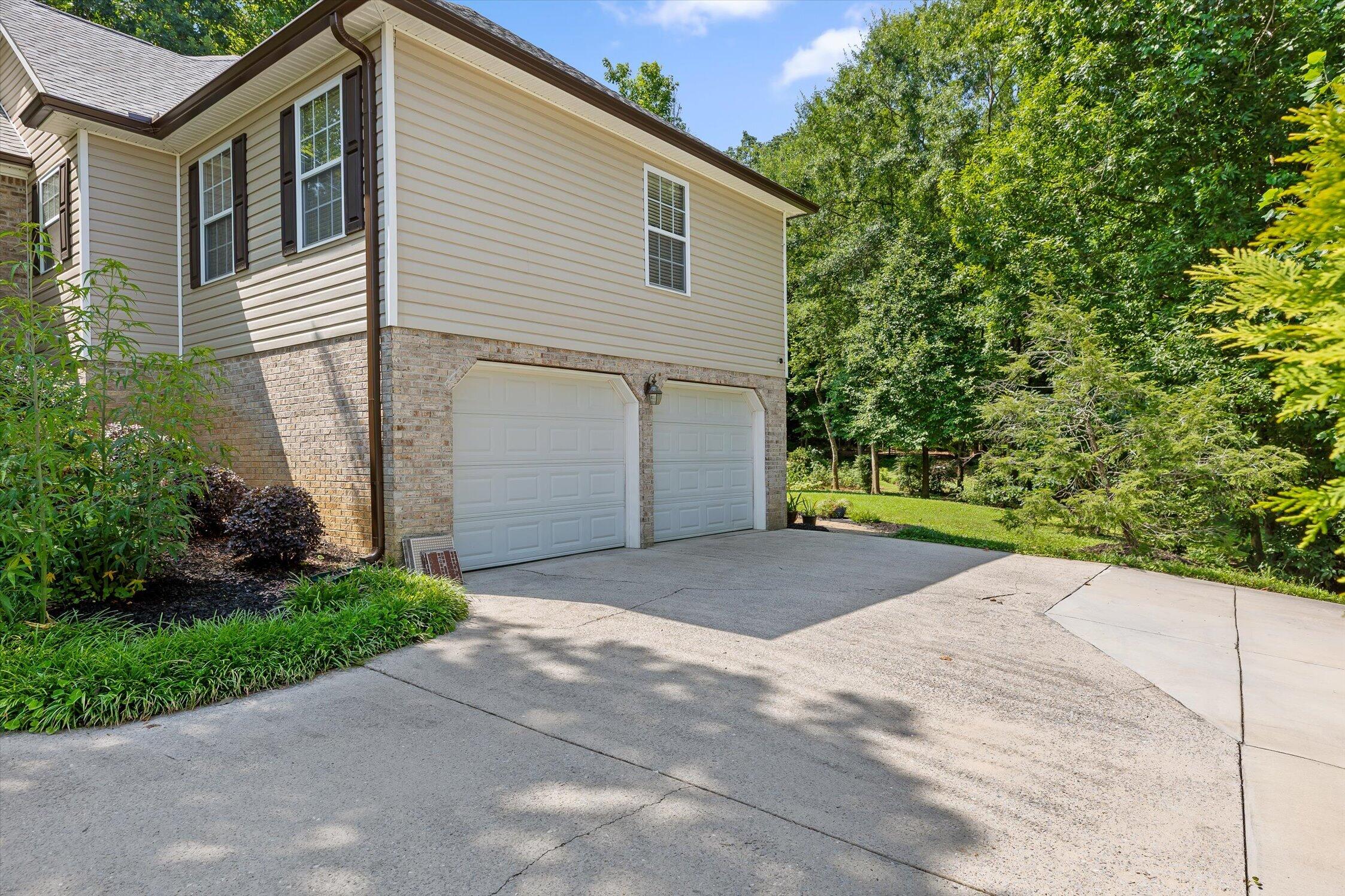 5000 Dellwood Drive