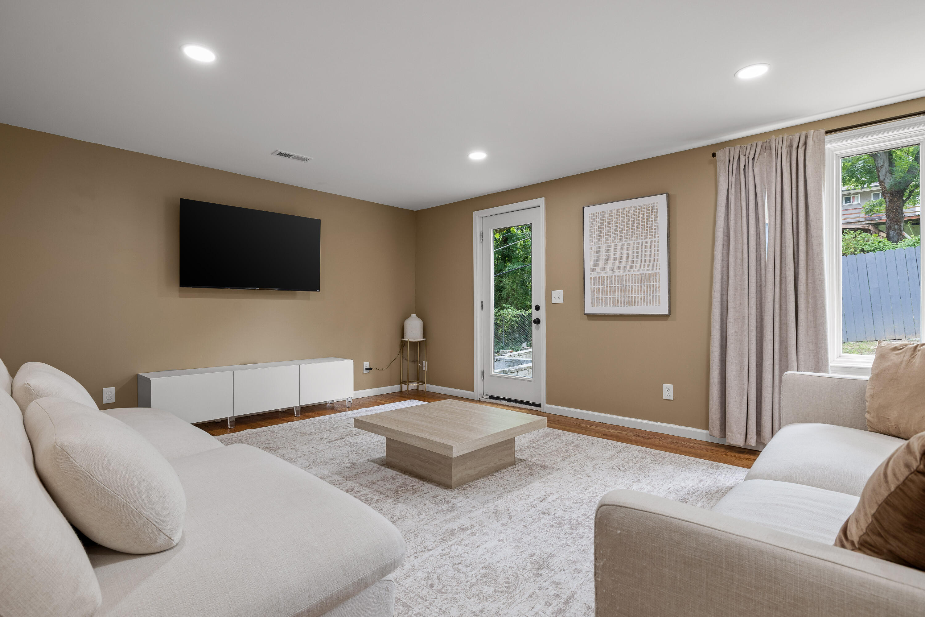 3805 Rollingwood Drive