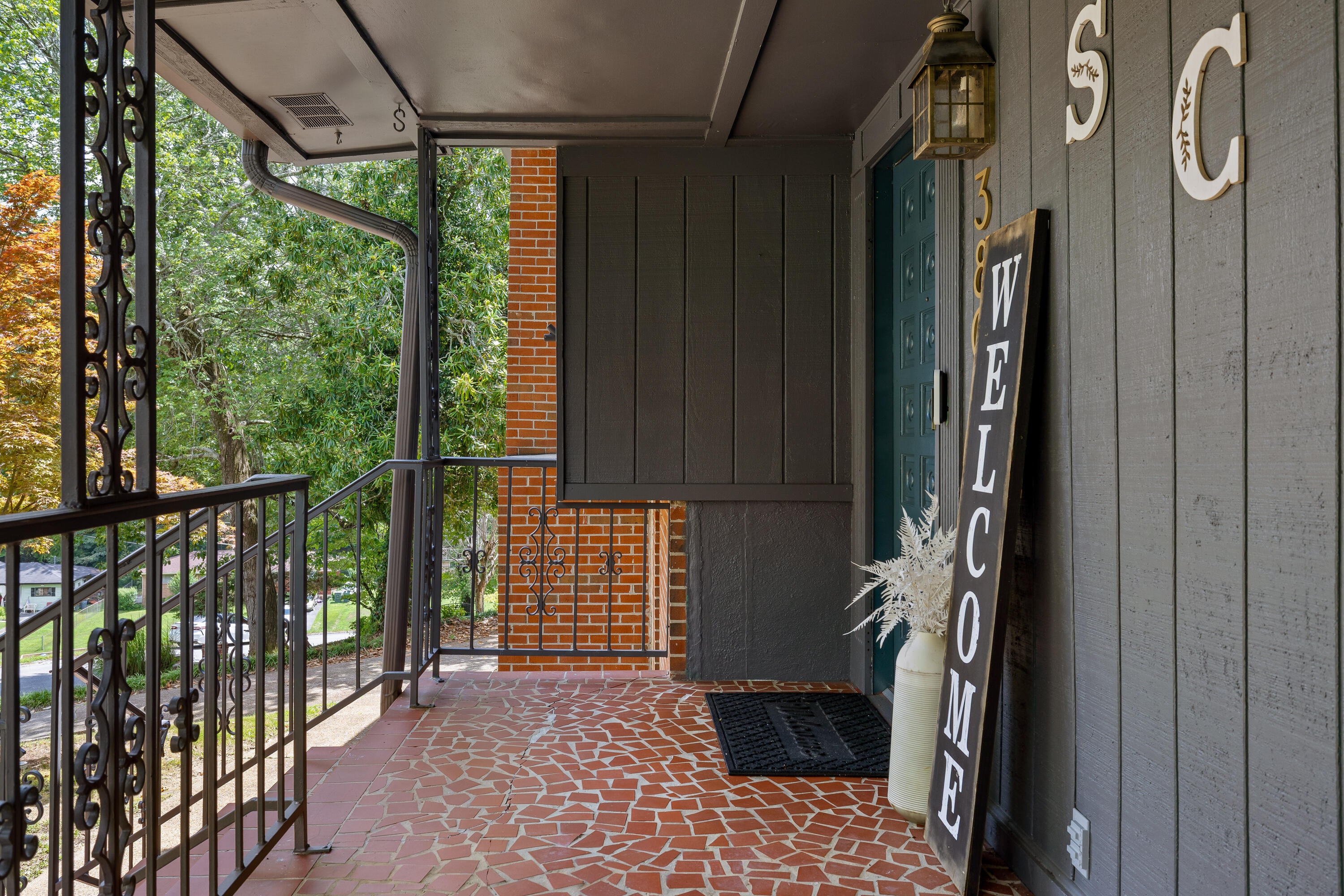 3805 Rollingwood Drive