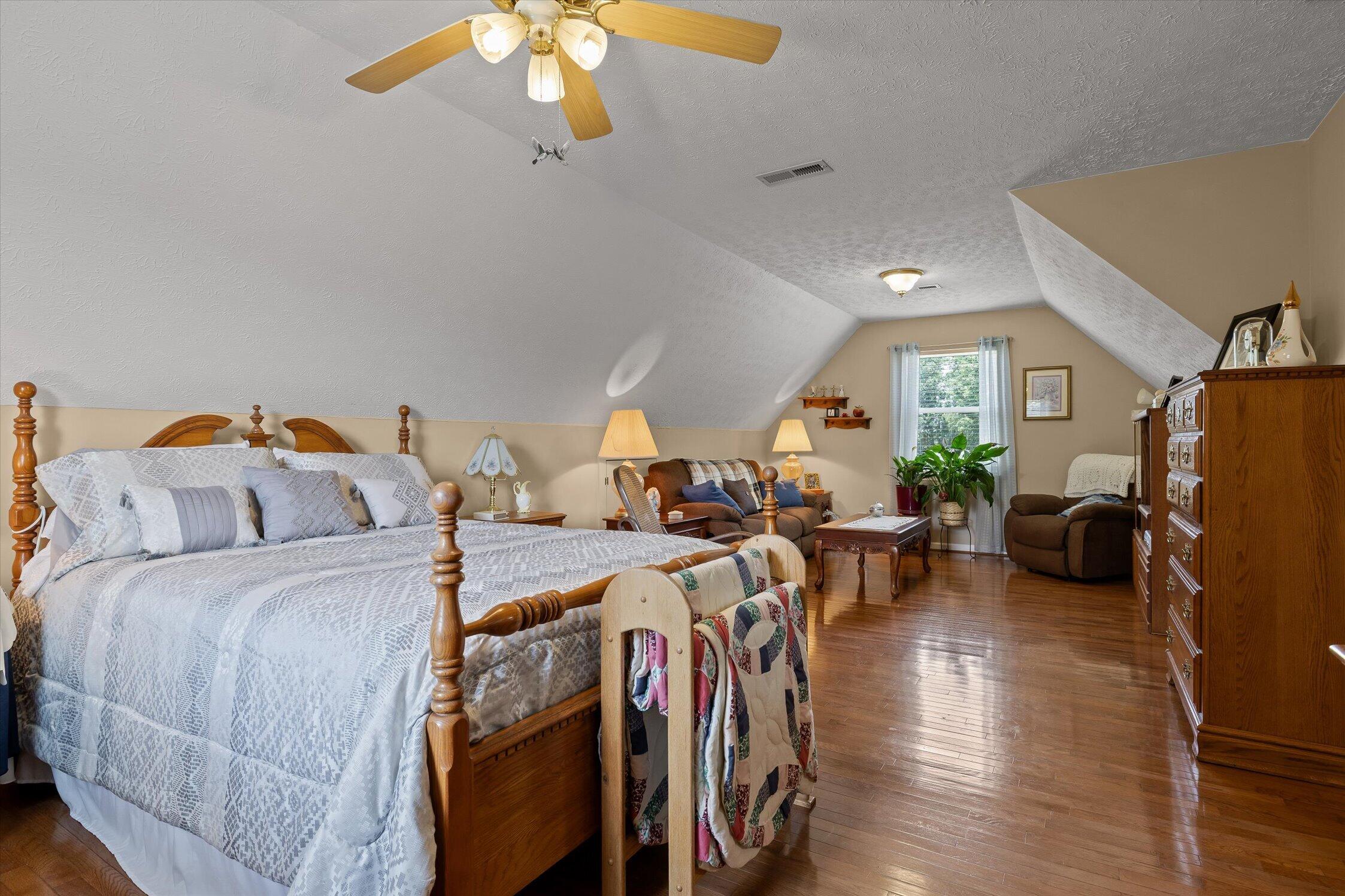 44 Creekside Drive