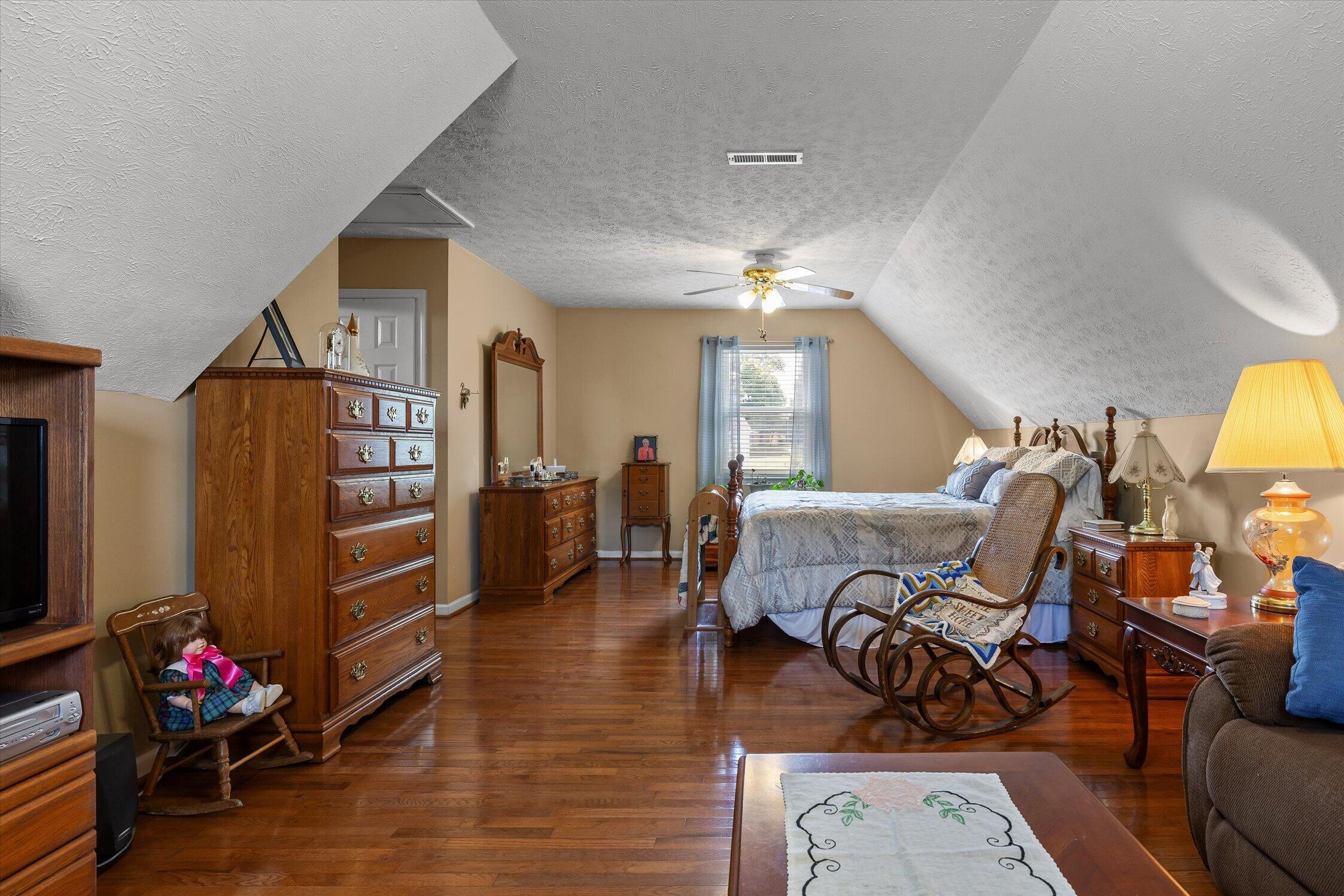 44 Creekside Drive