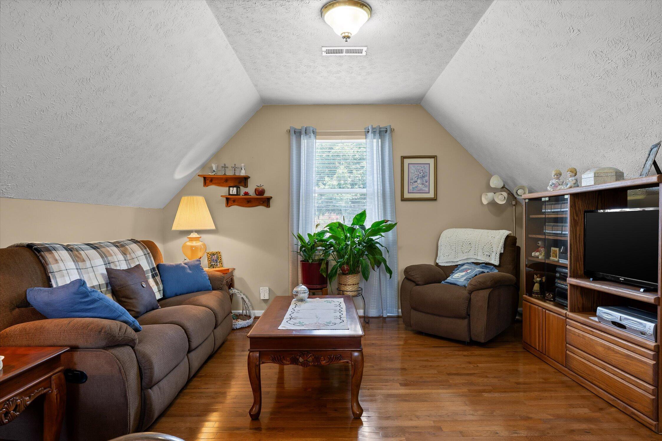 44 Creekside Drive