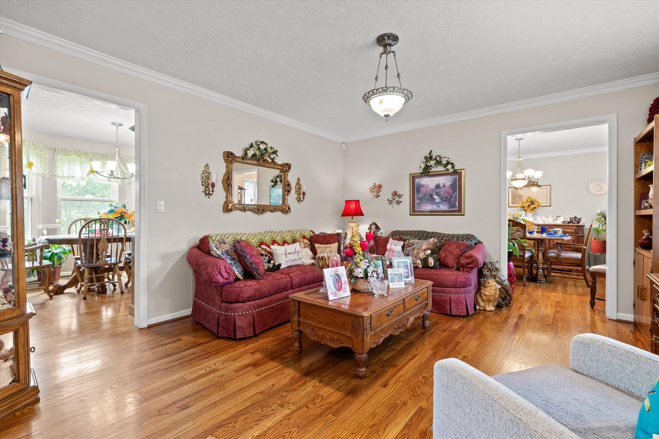 44 Creekside Drive