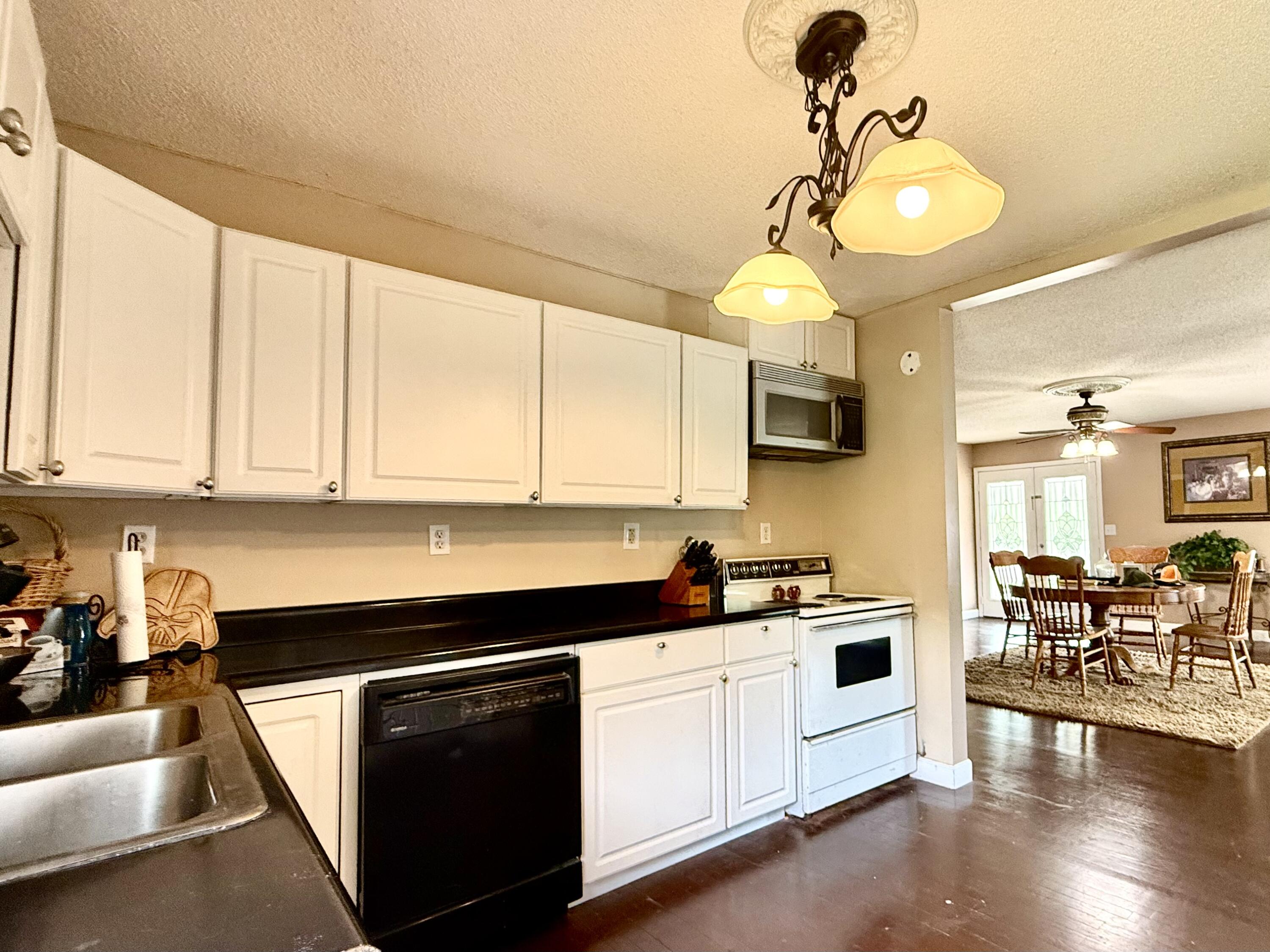 13683 S Highway 28, B
