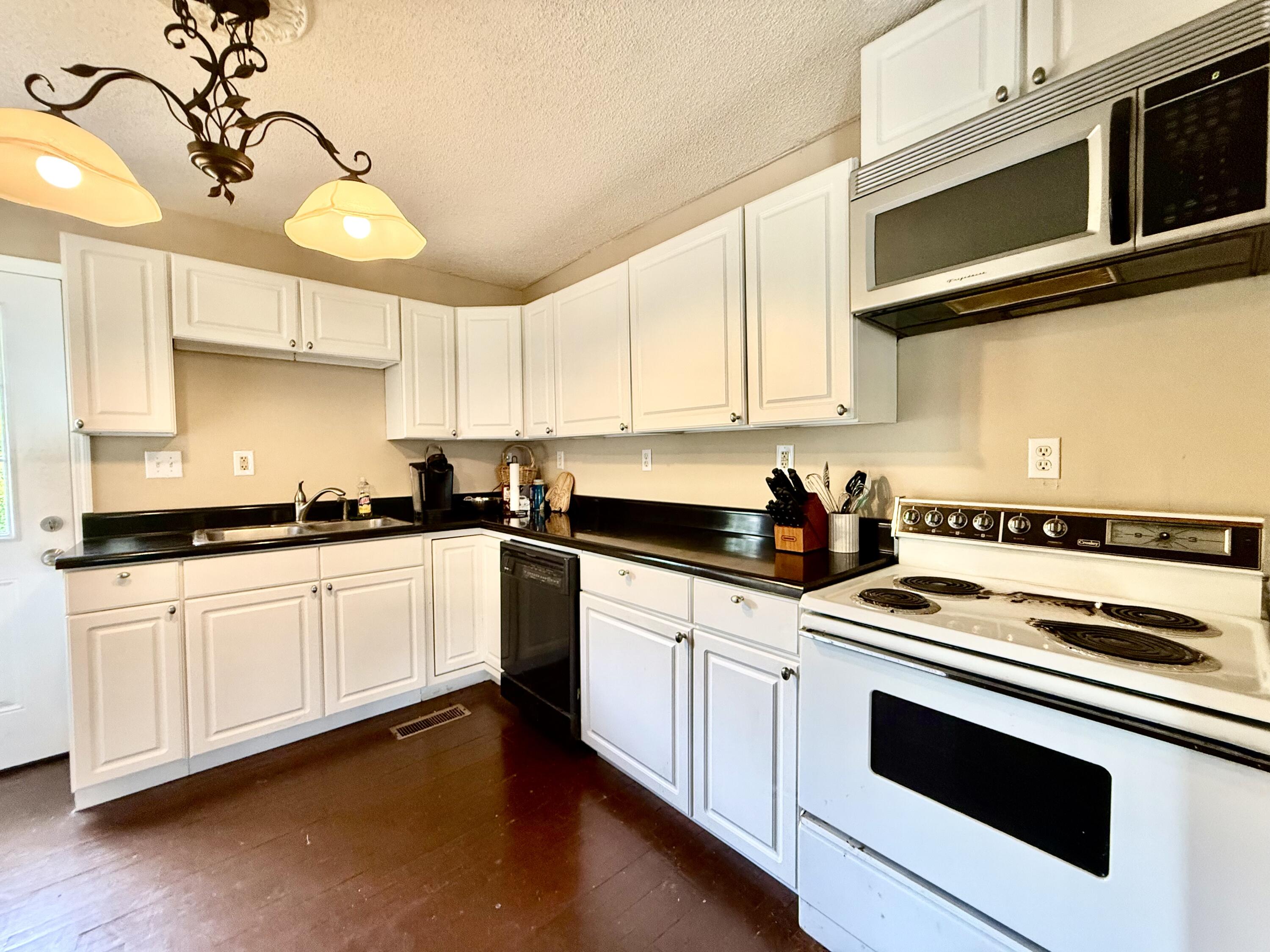 13683 S Highway 28, B