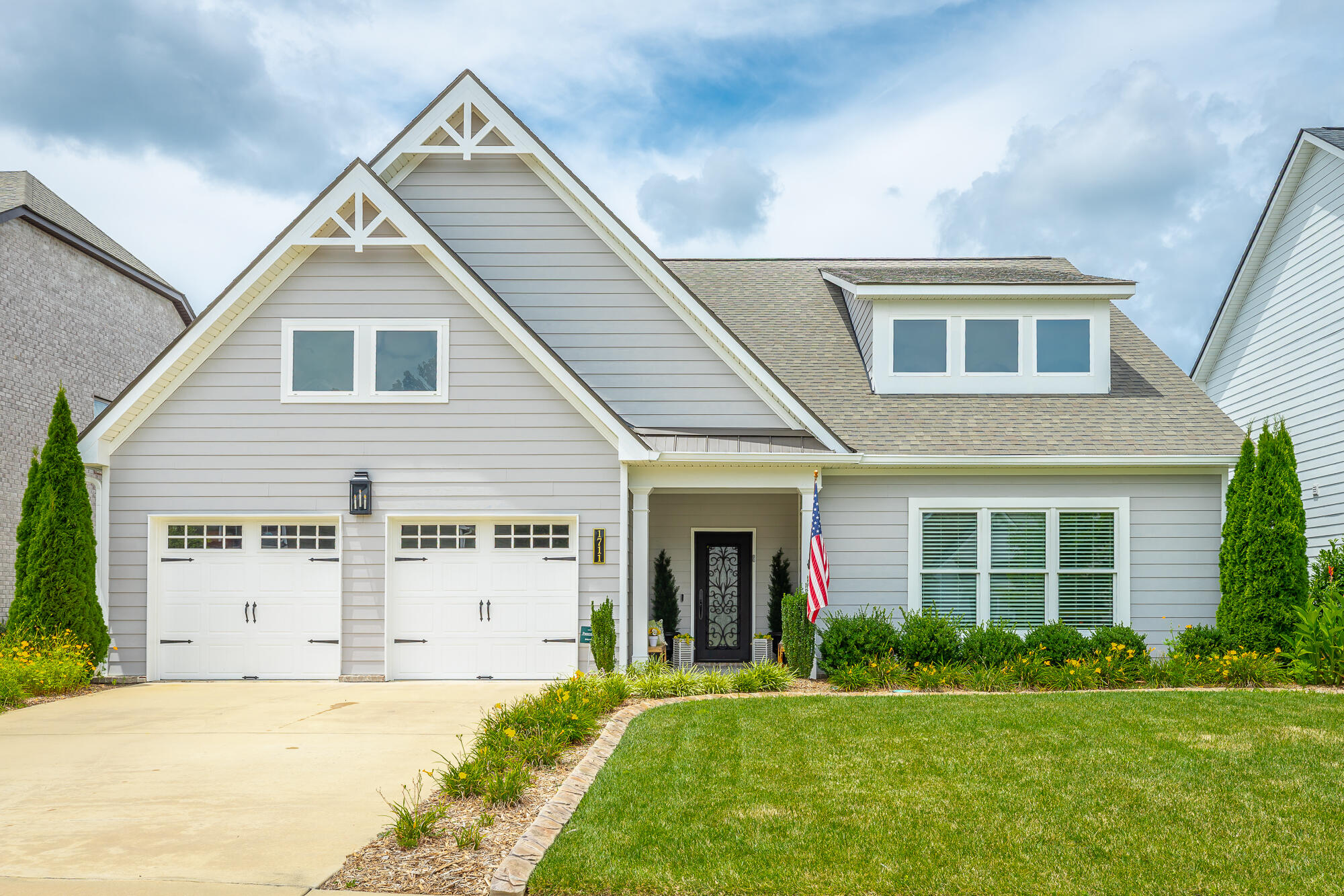 1711 Buttonwood Loop