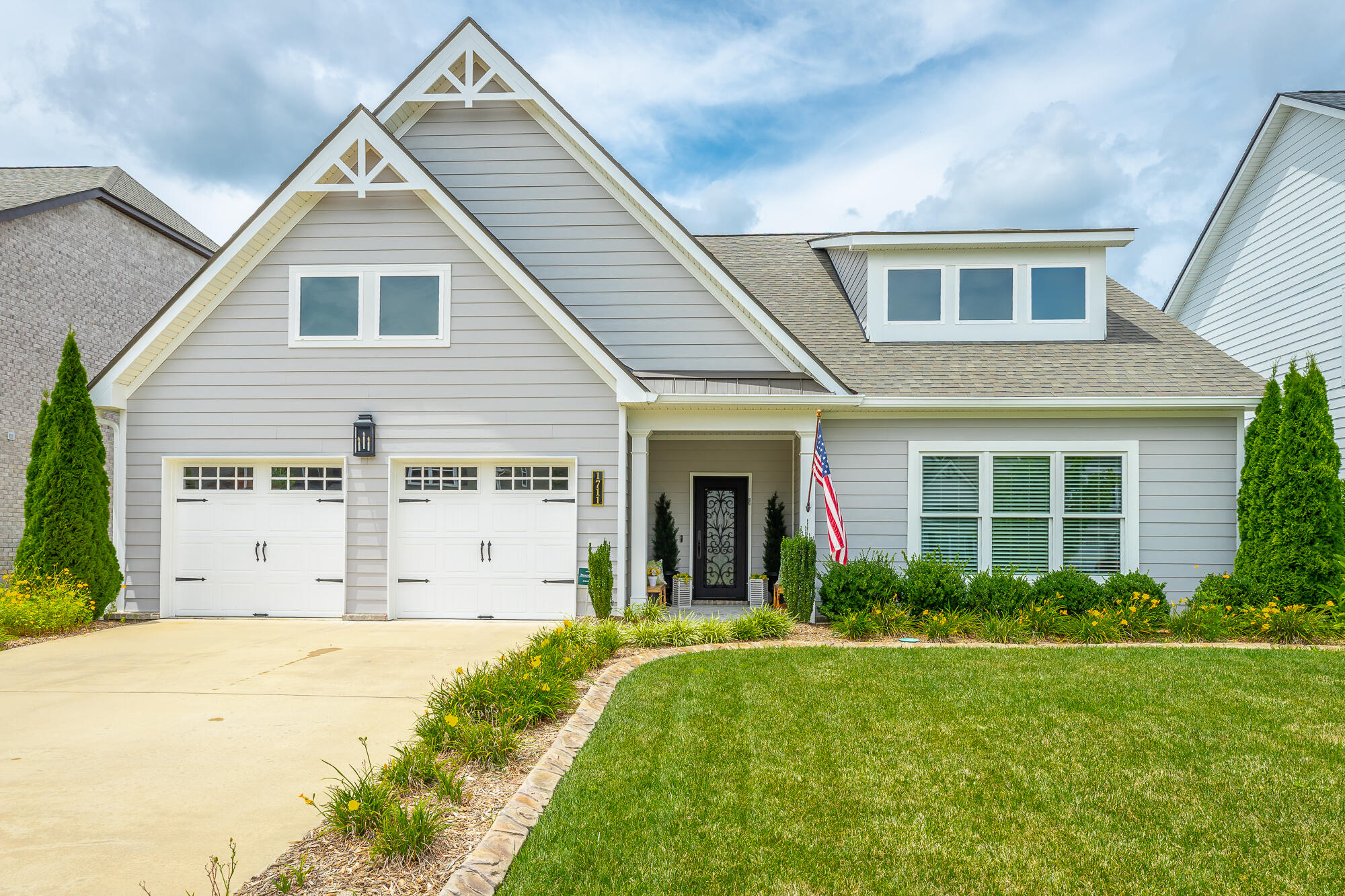 1711 Buttonwood Loop