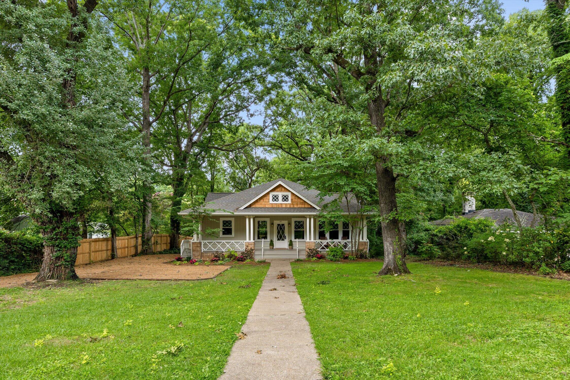 321 Signal Mountain Boulevard
