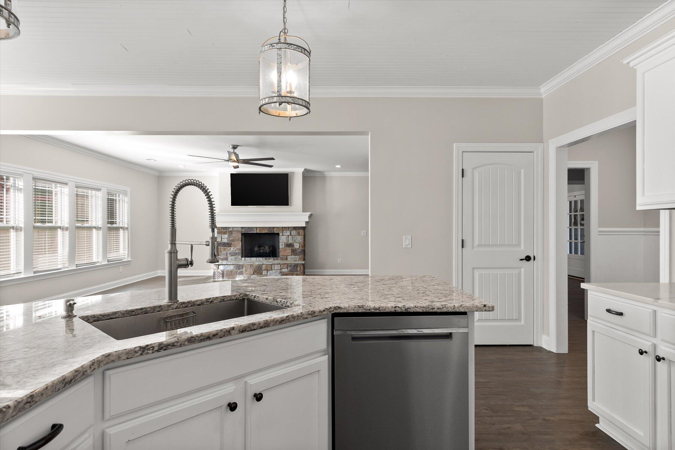 8604 Observation Lane
