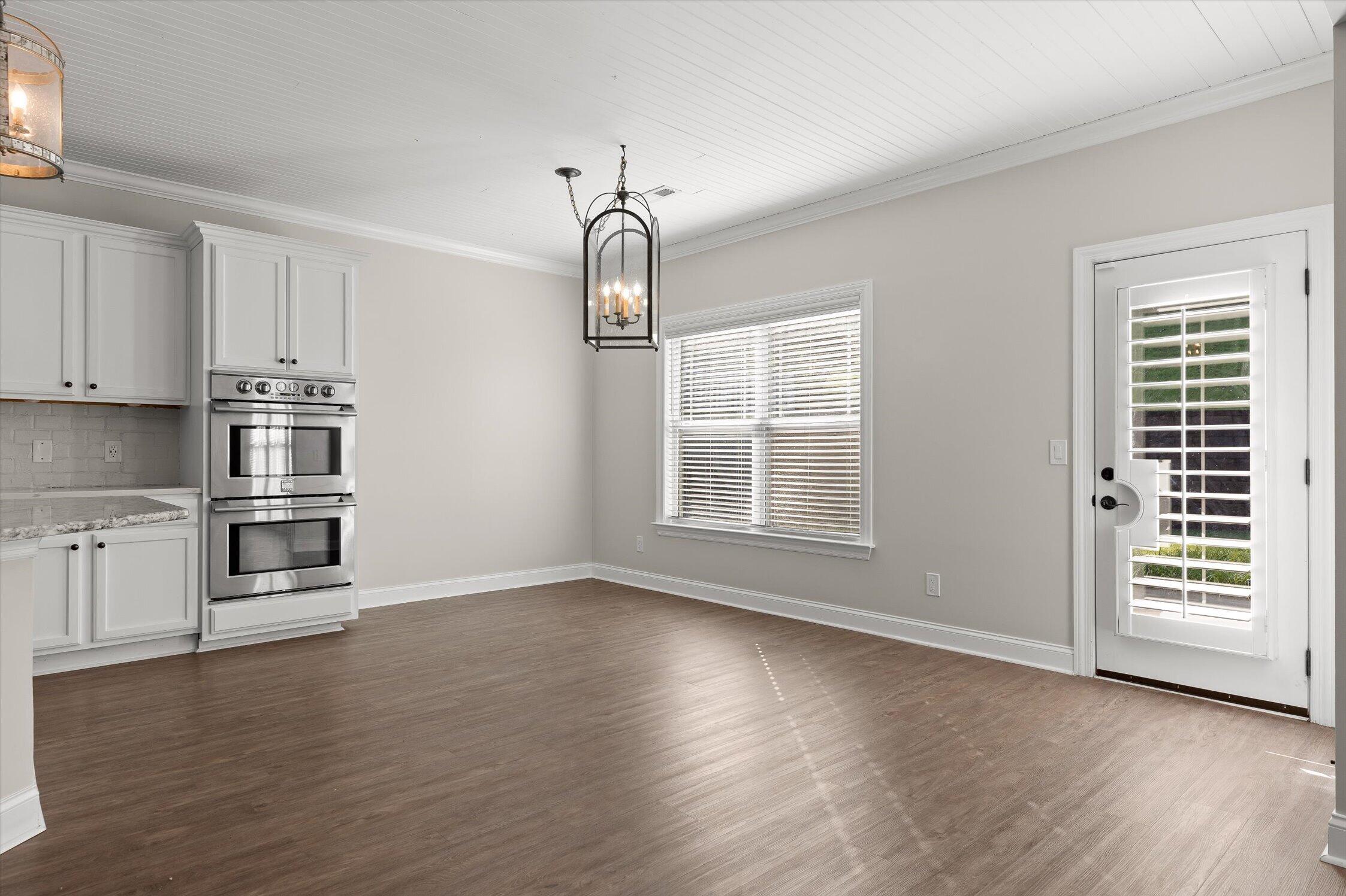 8604 Observation Lane