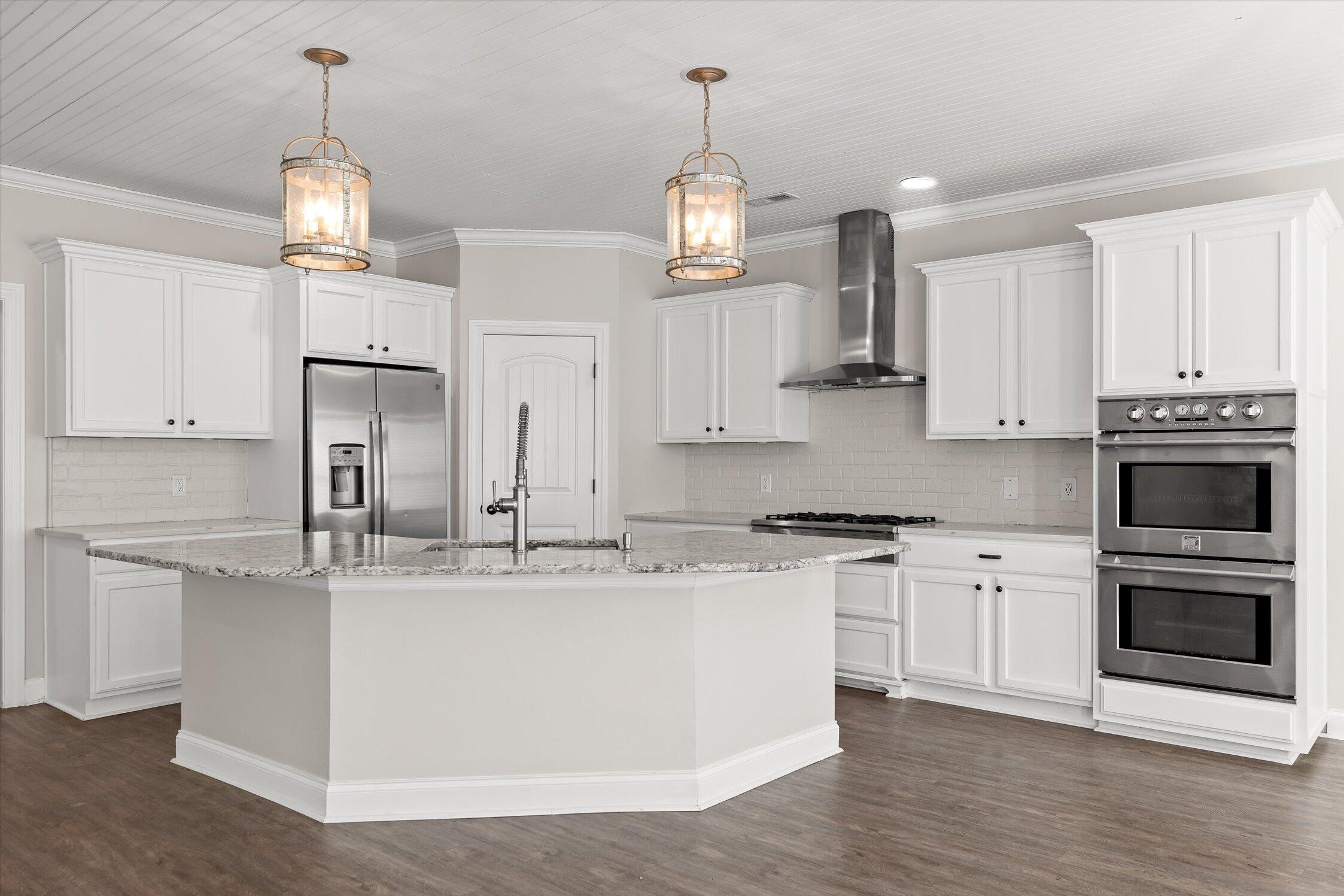 8604 Observation Lane