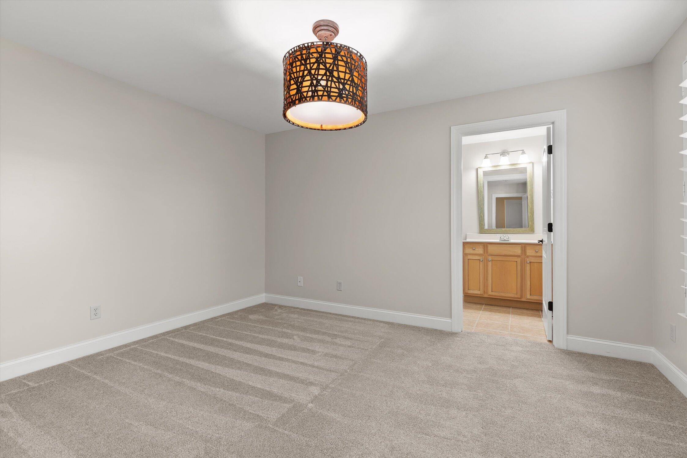 8604 Observation Lane