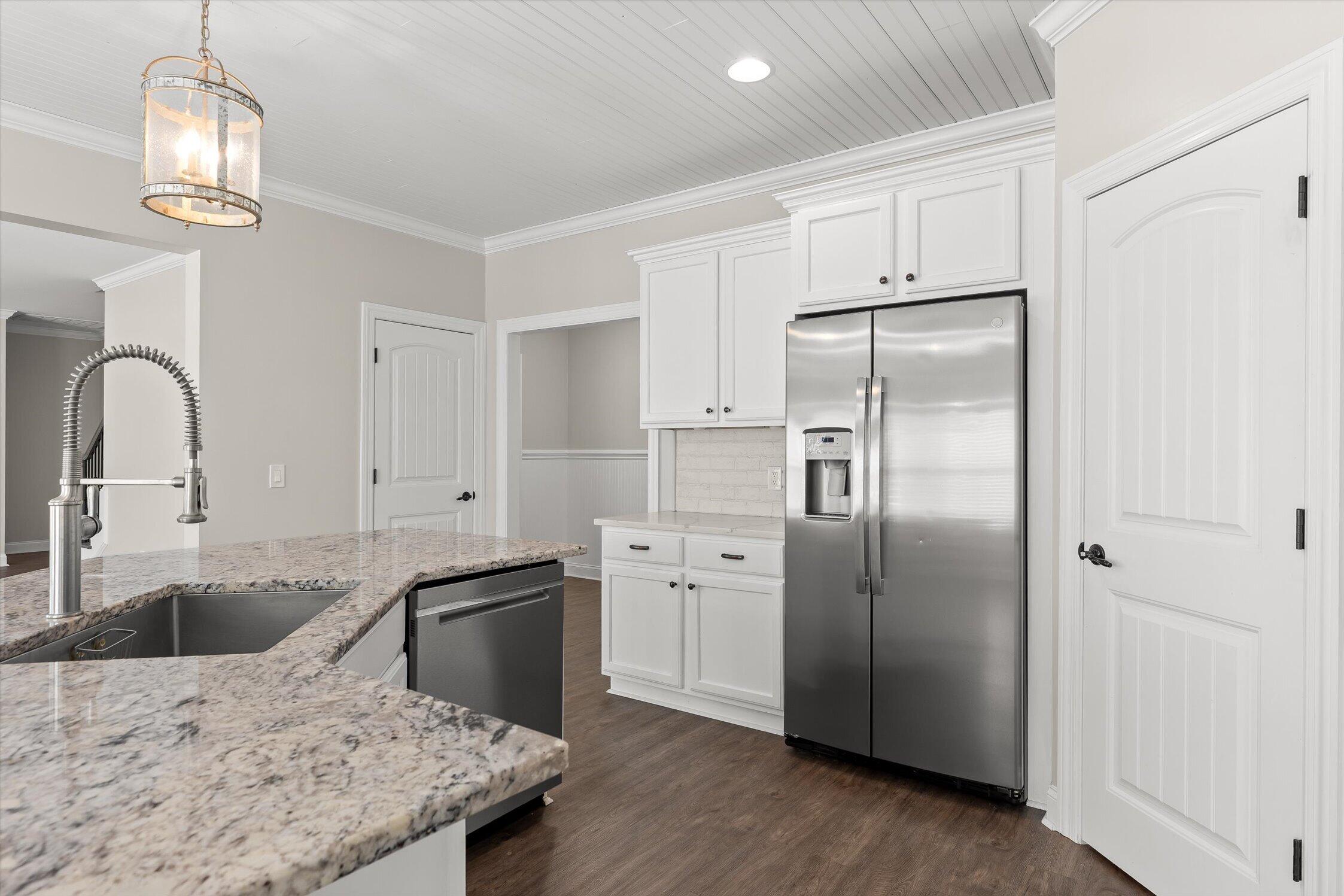 8604 Observation Lane