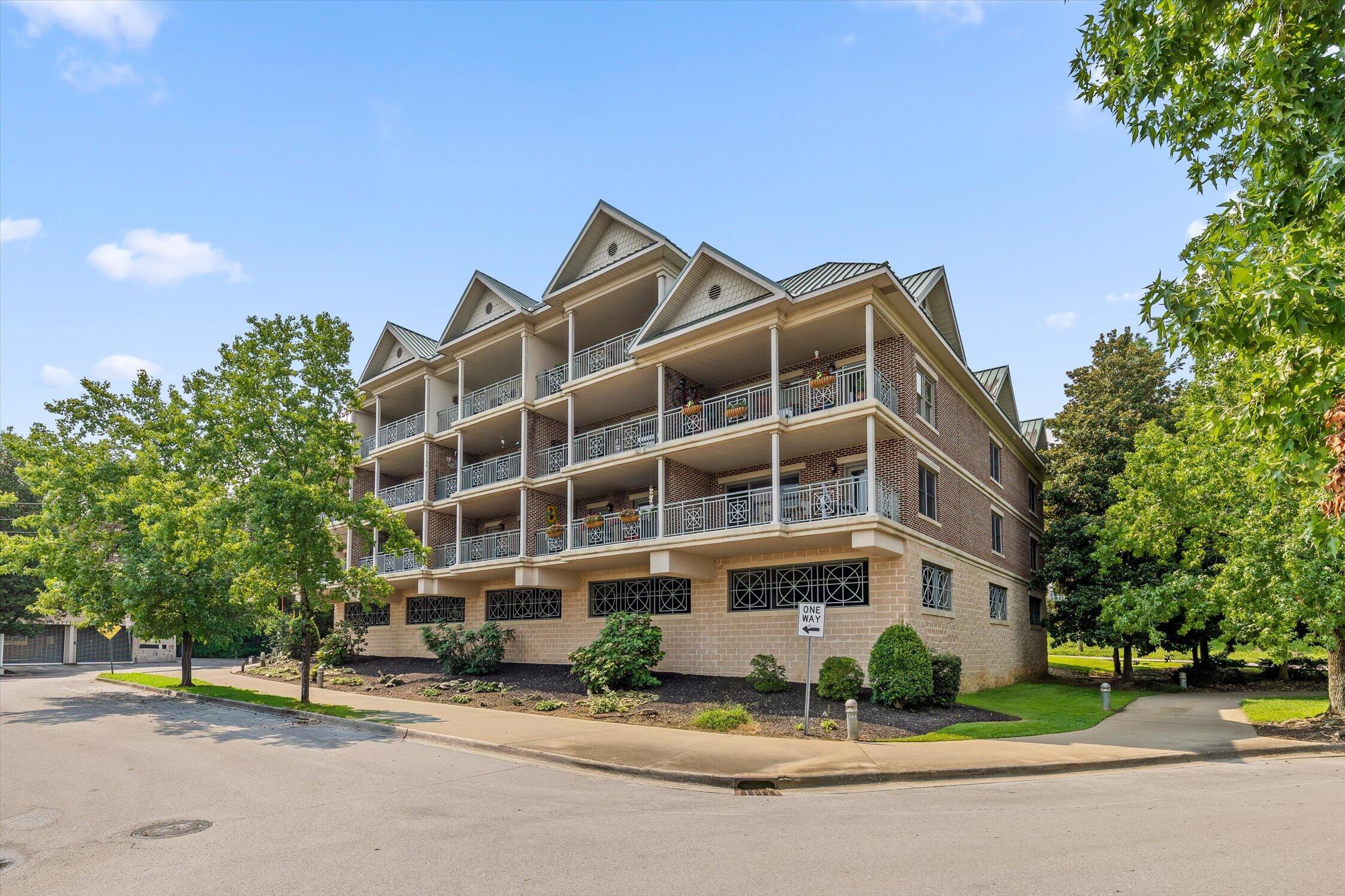 737 Battery Place, 302